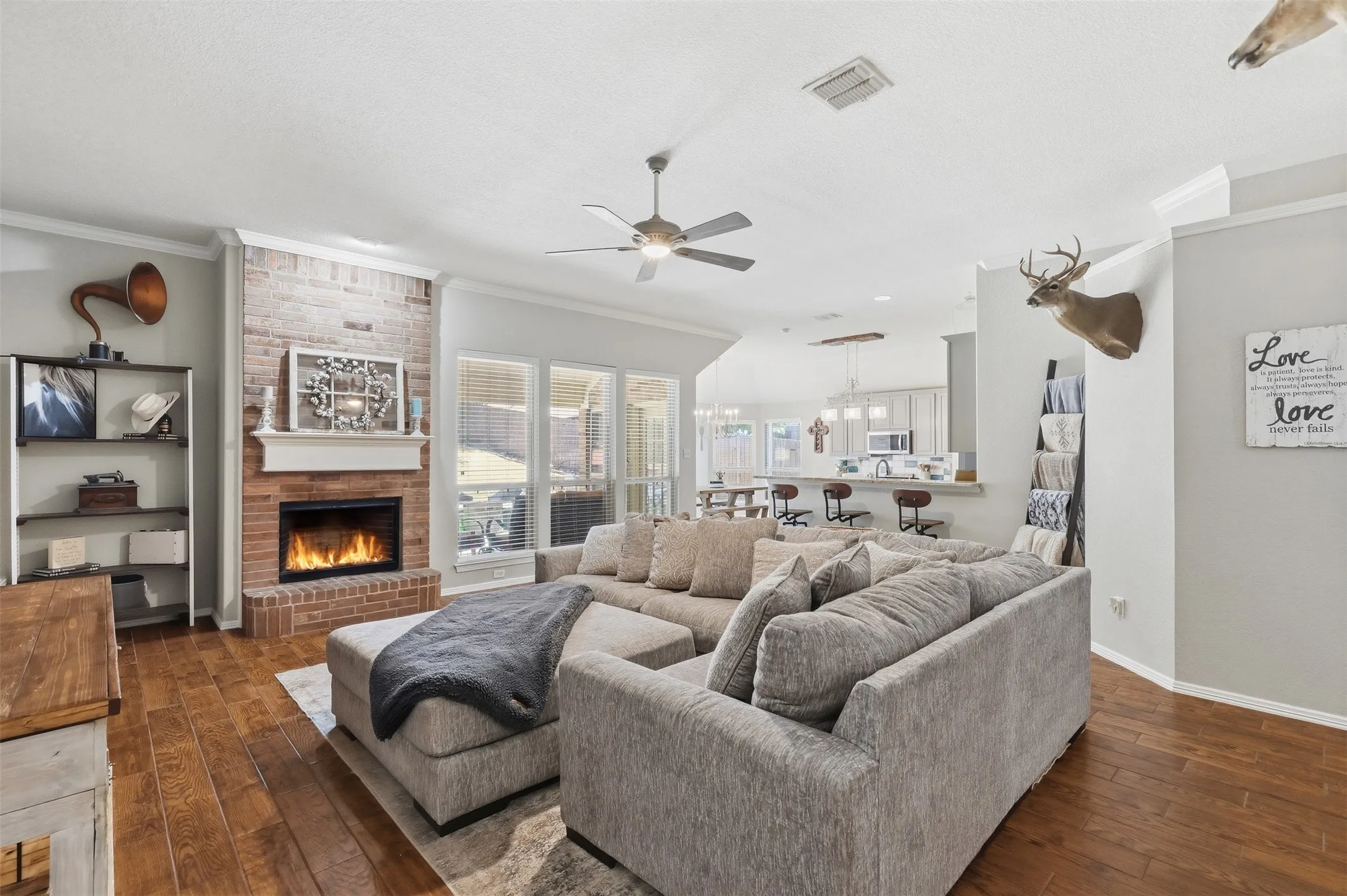 Single Family Residence For Sale in Parker County , 172 Overland Trail, Willow Park, Texas 76087, 4 Bedroom, 2 Bathroom, 2 Garage spaces, 2,057 Sqft, built in 2007, mls#21362684, Real Estate Agent in Willow Park, Homes For Sale in Parker county, Homes For Sale in Willow Park, Realtor in Willow Park Texas, Real Estate Brokerage Independent Realty Texas, Luminita Cordes Realtor