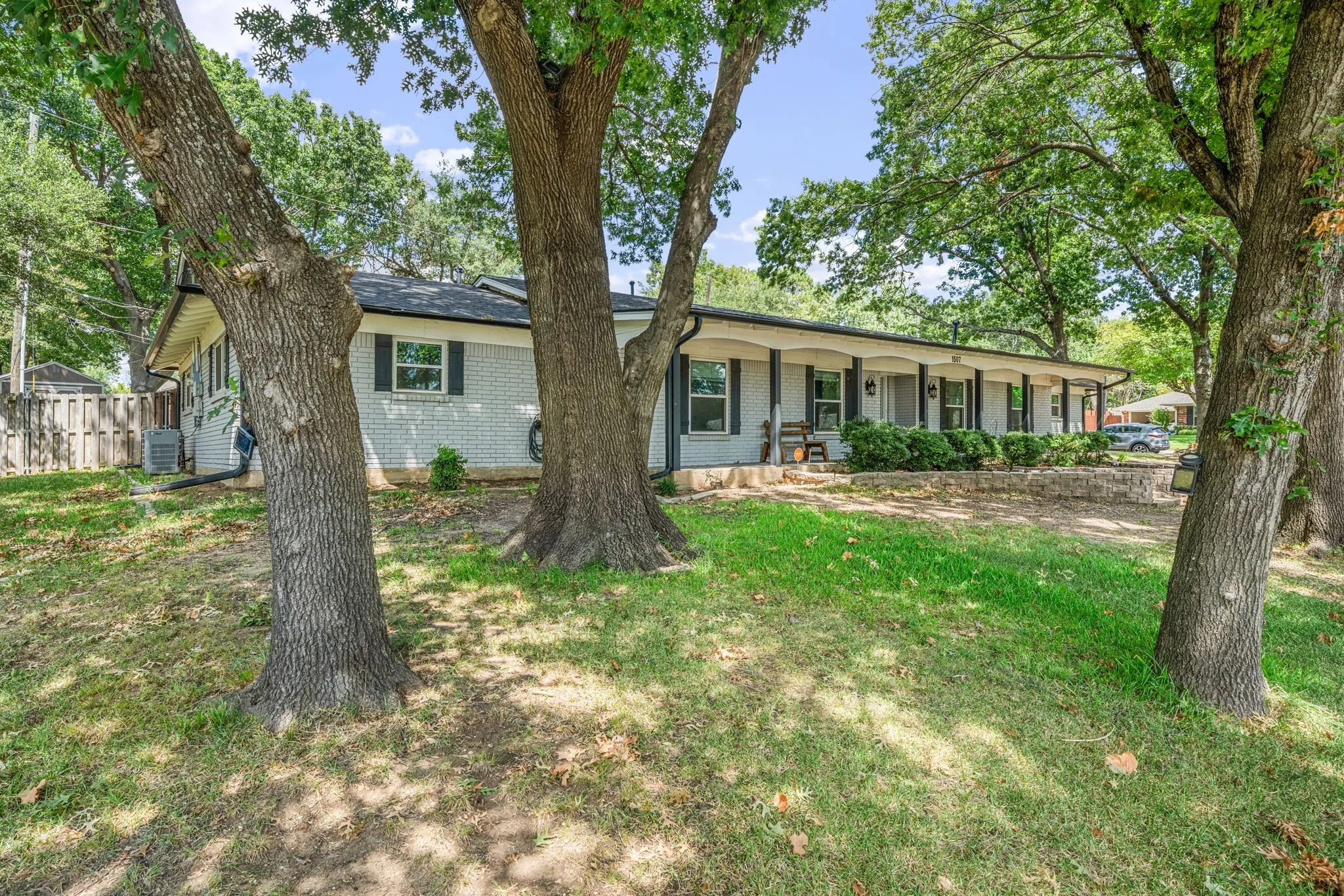 Single Family Residence For Sale in Grayson County , 1507 Greenbrier Drive, Sherman, Texas 75092, 4 Bedroom, 3 Bathroom, 2 Garage spaces, 2,880 Sqft, built in 1968, mls#21357861, Real Estate Agent in Sherman, Homes For Sale in Grayson county, Homes For Sale in Sherman, Realtor in Sherman Texas, Real Estate Brokerage Independent Realty Texas, Luminita Cordes Realtor