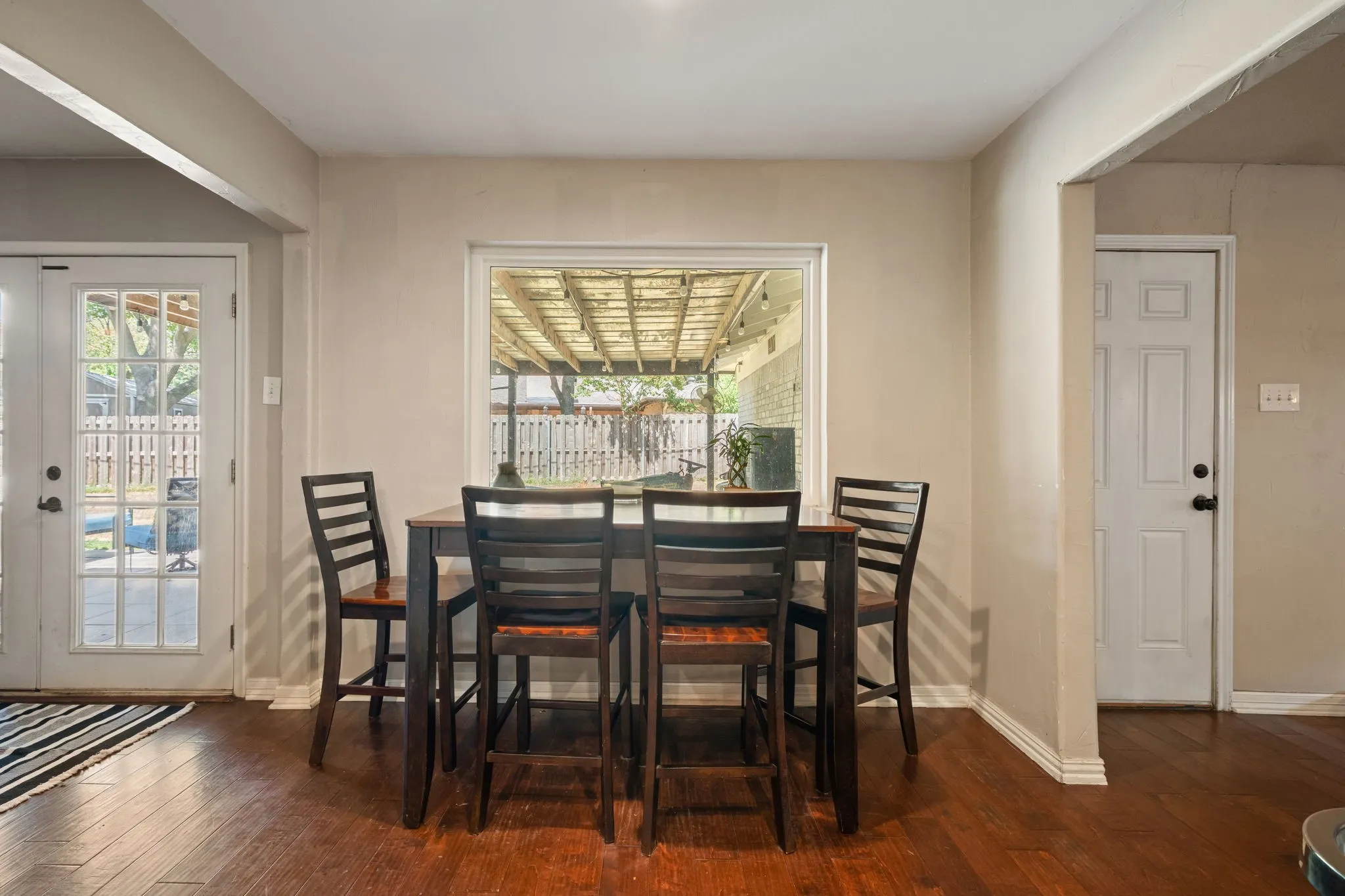 Single Family Residence For Sale in Grayson County , 1507 Greenbrier Drive, Sherman, Texas 75092, 4 Bedroom, 3 Bathroom, 2 Garage spaces, 2,880 Sqft, built in 1968, mls#21357861, Real Estate Agent in Sherman, Homes For Sale in Grayson county, Homes For Sale in Sherman, Realtor in Sherman Texas, Real Estate Brokerage Independent Realty Texas, Luminita Cordes Realtor