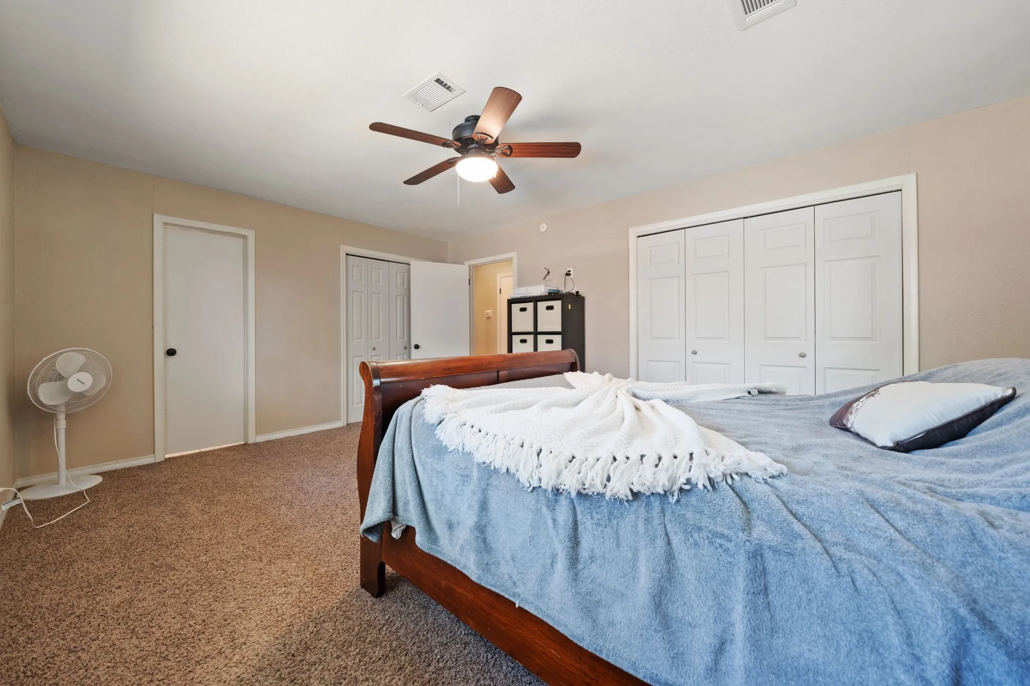 Single Family Residence For Sale in Grayson County , 1507 Greenbrier Drive, Sherman, Texas 75092, 4 Bedroom, 3 Bathroom, 2 Garage spaces, 2,880 Sqft, built in 1968, mls#21357861, Real Estate Agent in Sherman, Homes For Sale in Grayson county, Homes For Sale in Sherman, Realtor in Sherman Texas, Real Estate Brokerage Independent Realty Texas, Luminita Cordes Realtor