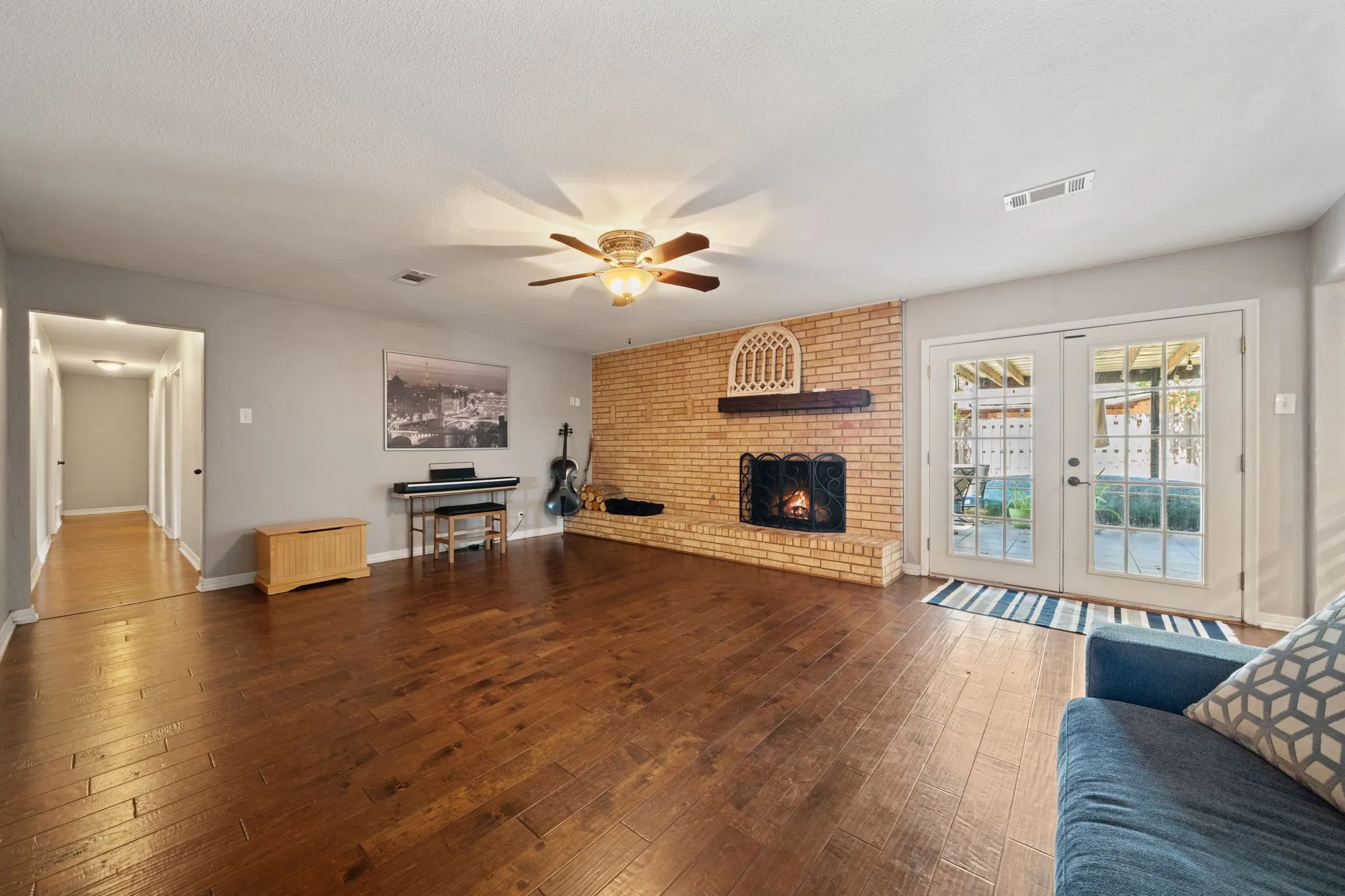 Single Family Residence For Sale in Grayson County , 1507 Greenbrier Drive, Sherman, Texas 75092, 4 Bedroom, 3 Bathroom, 2 Garage spaces, 2,880 Sqft, built in 1968, mls#21357861, Real Estate Agent in Sherman, Homes For Sale in Grayson county, Homes For Sale in Sherman, Realtor in Sherman Texas, Real Estate Brokerage Independent Realty Texas, Luminita Cordes Realtor