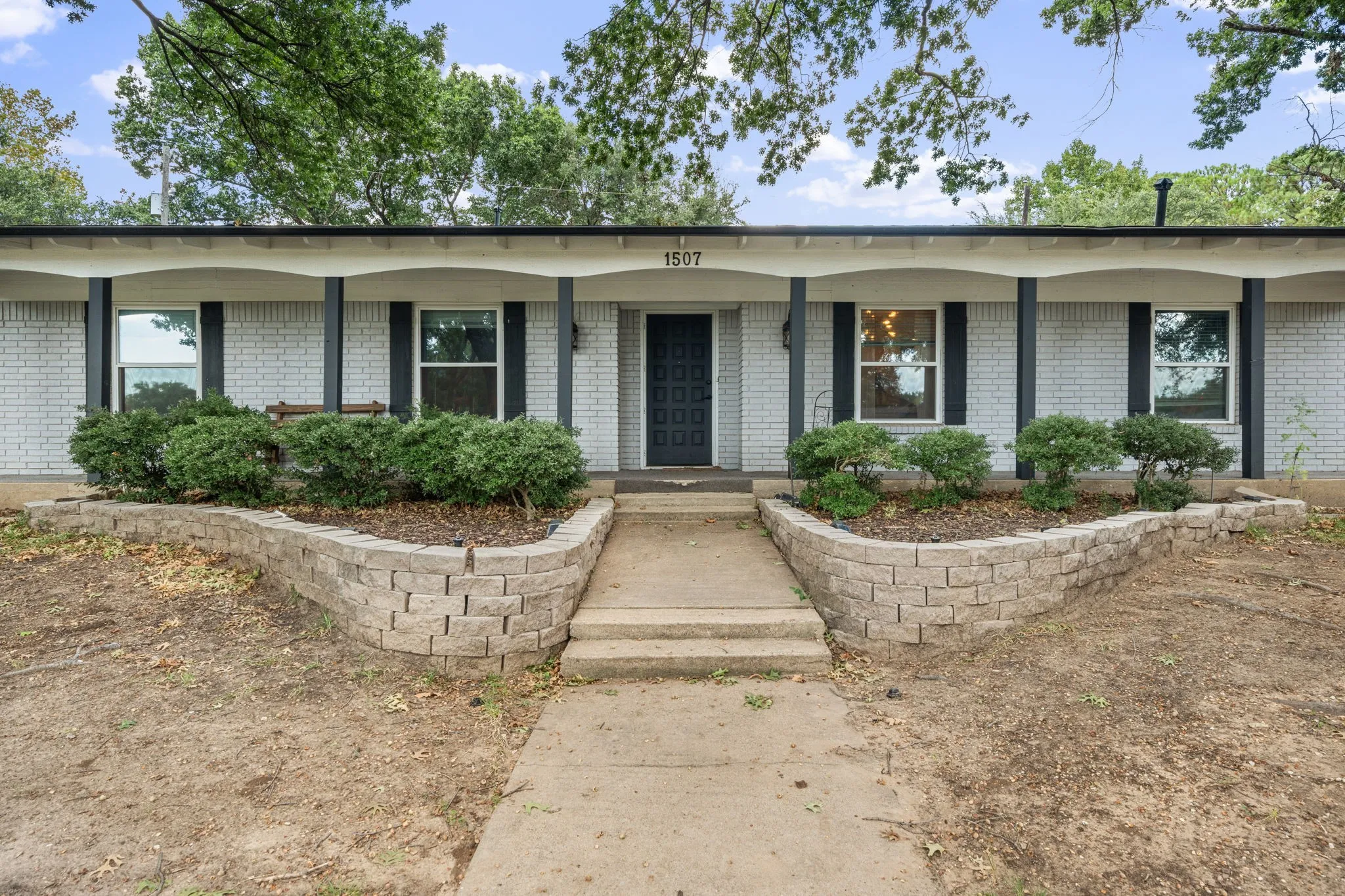 Single Family Residence For Sale in Grayson County , 1507 Greenbrier Drive, Sherman, Texas 75092, 4 Bedroom, 3 Bathroom, 2 Garage spaces, 2,880 Sqft, built in 1968, mls#21357861, Real Estate Agent in Sherman, Homes For Sale in Grayson county, Homes For Sale in Sherman, Realtor in Sherman Texas, Real Estate Brokerage Independent Realty Texas, Luminita Cordes Realtor