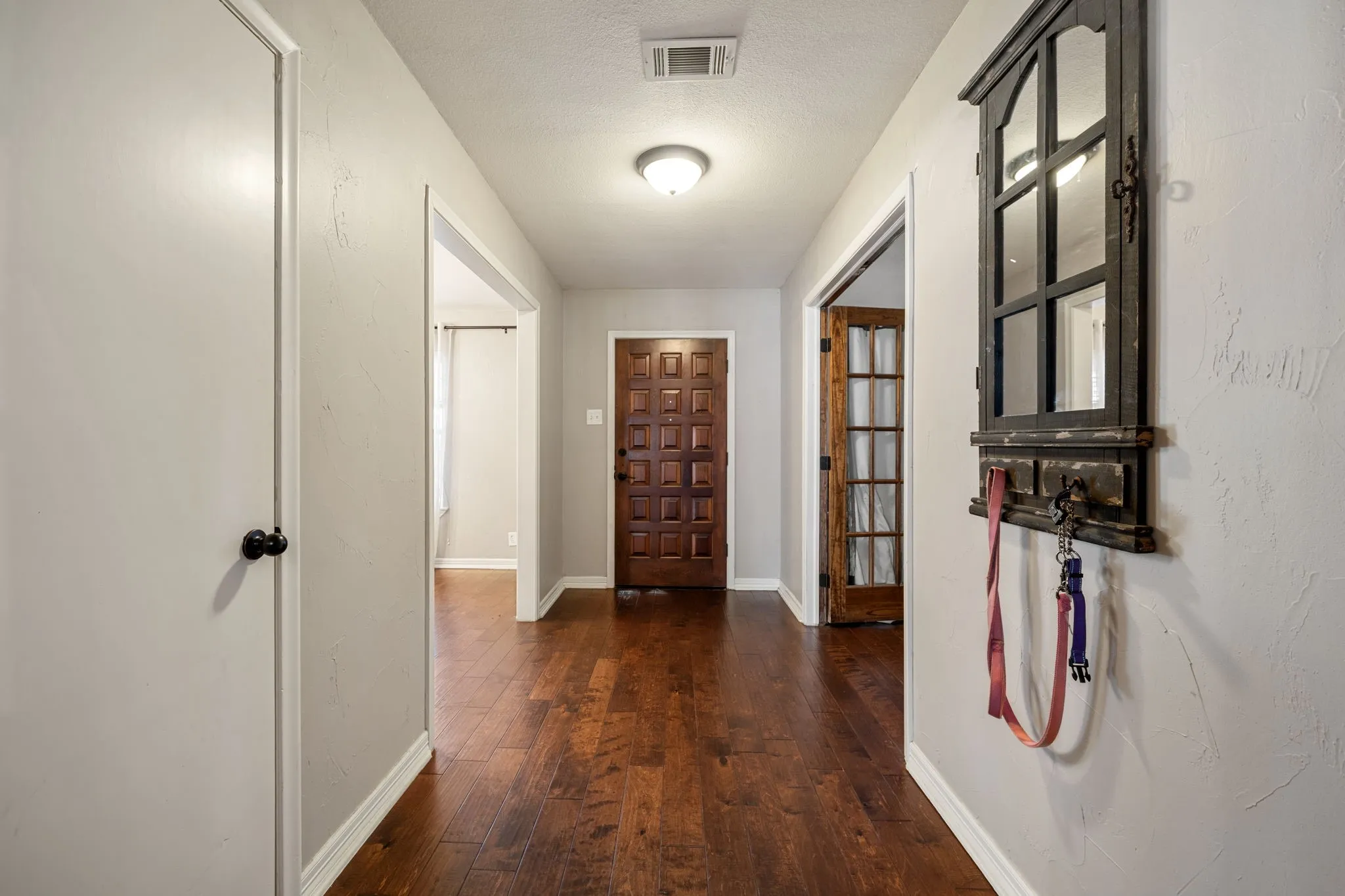 Single Family Residence For Sale in Grayson County , 1507 Greenbrier Drive, Sherman, Texas 75092, 4 Bedroom, 3 Bathroom, 2 Garage spaces, 2,880 Sqft, built in 1968, mls#21357861, Real Estate Agent in Sherman, Homes For Sale in Grayson county, Homes For Sale in Sherman, Realtor in Sherman Texas, Real Estate Brokerage Independent Realty Texas, Luminita Cordes Realtor