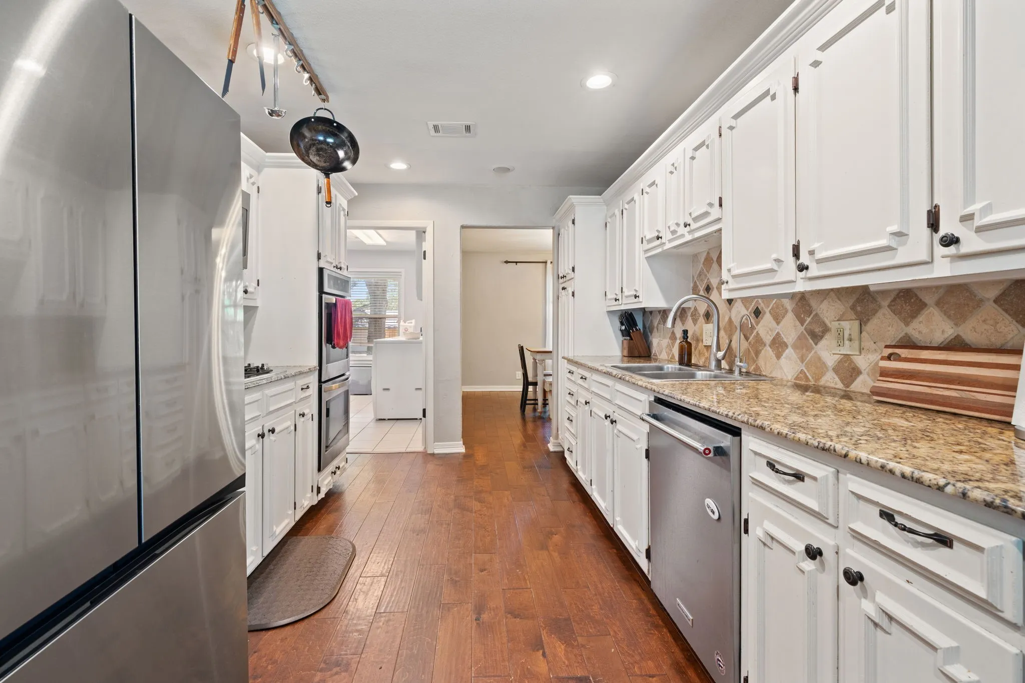 Single Family Residence For Sale in Grayson County , 1507 Greenbrier Drive, Sherman, Texas 75092, 4 Bedroom, 3 Bathroom, 2 Garage spaces, 2,880 Sqft, built in 1968, mls#21357861, Real Estate Agent in Sherman, Homes For Sale in Grayson county, Homes For Sale in Sherman, Realtor in Sherman Texas, Real Estate Brokerage Independent Realty Texas, Luminita Cordes Realtor
