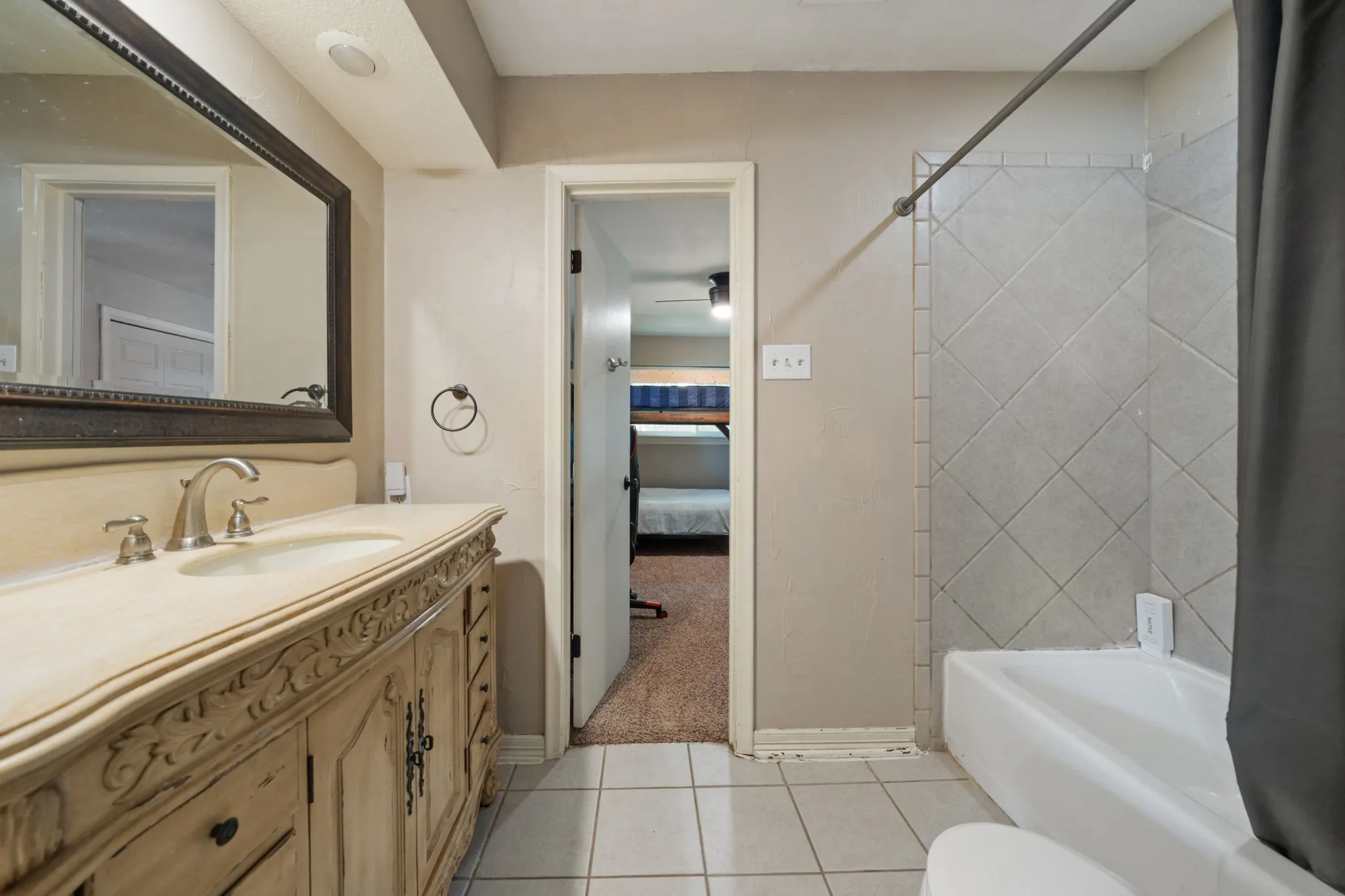 Single Family Residence For Sale in Grayson County , 1507 Greenbrier Drive, Sherman, Texas 75092, 4 Bedroom, 3 Bathroom, 2 Garage spaces, 2,880 Sqft, built in 1968, mls#21357861, Real Estate Agent in Sherman, Homes For Sale in Grayson county, Homes For Sale in Sherman, Realtor in Sherman Texas, Real Estate Brokerage Independent Realty Texas, Luminita Cordes Realtor