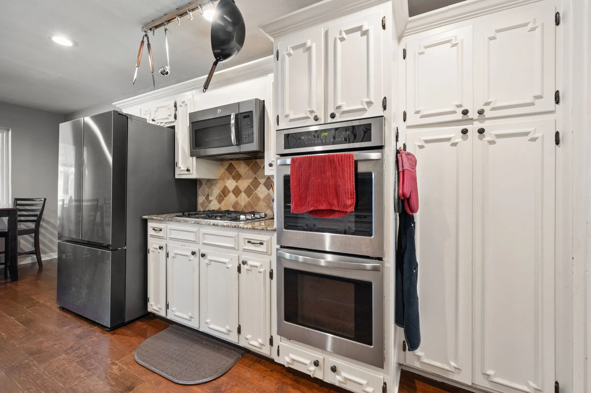 Single Family Residence For Sale in Grayson County , 1507 Greenbrier Drive, Sherman, Texas 75092, 4 Bedroom, 3 Bathroom, 2 Garage spaces, 2,880 Sqft, built in 1968, mls#21357861, Real Estate Agent in Sherman, Homes For Sale in Grayson county, Homes For Sale in Sherman, Realtor in Sherman Texas, Real Estate Brokerage Independent Realty Texas, Luminita Cordes Realtor