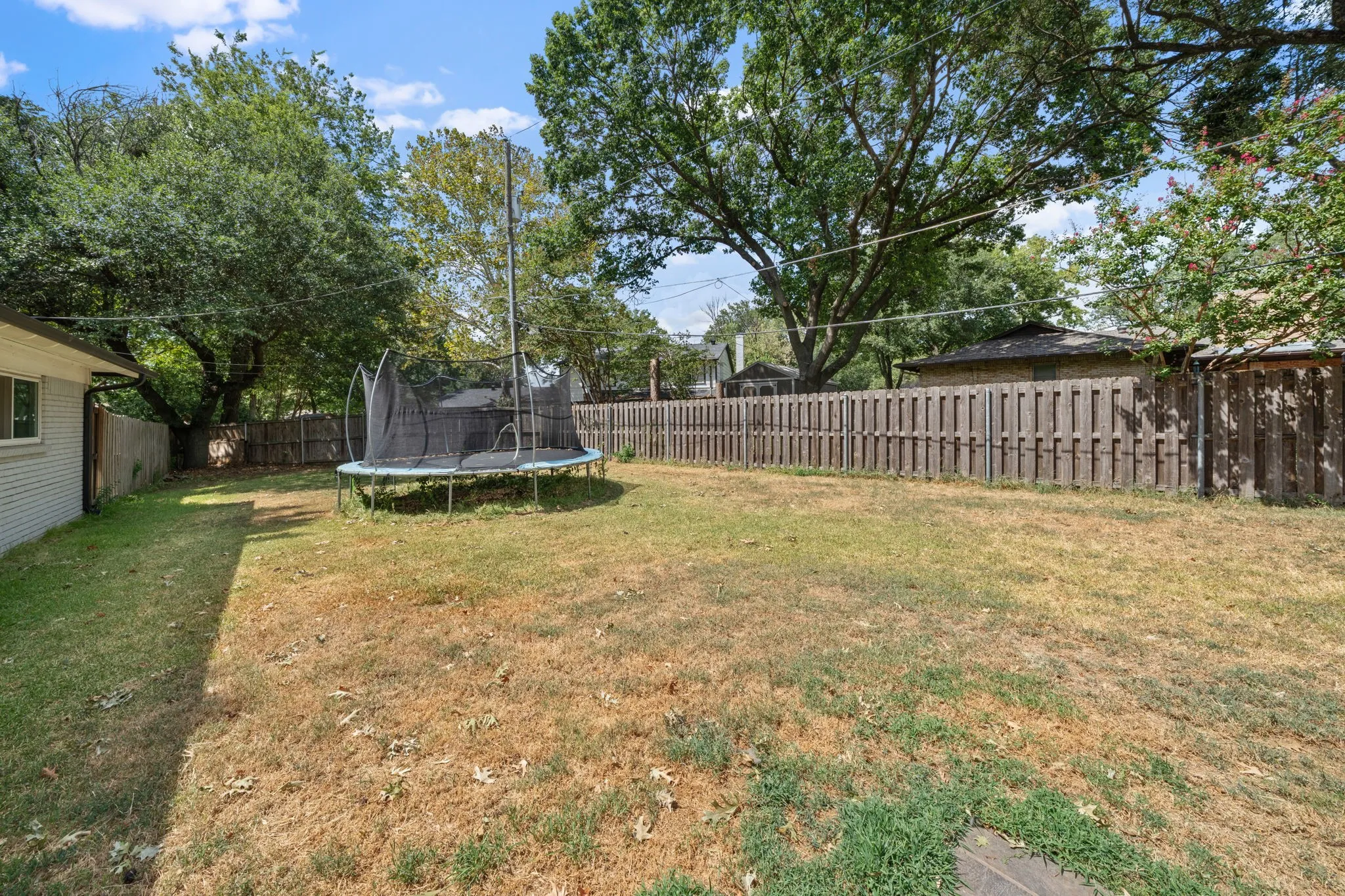 Single Family Residence For Sale in Grayson County , 1507 Greenbrier Drive, Sherman, Texas 75092, 4 Bedroom, 3 Bathroom, 2 Garage spaces, 2,880 Sqft, built in 1968, mls#21357861, Real Estate Agent in Sherman, Homes For Sale in Grayson county, Homes For Sale in Sherman, Realtor in Sherman Texas, Real Estate Brokerage Independent Realty Texas, Luminita Cordes Realtor