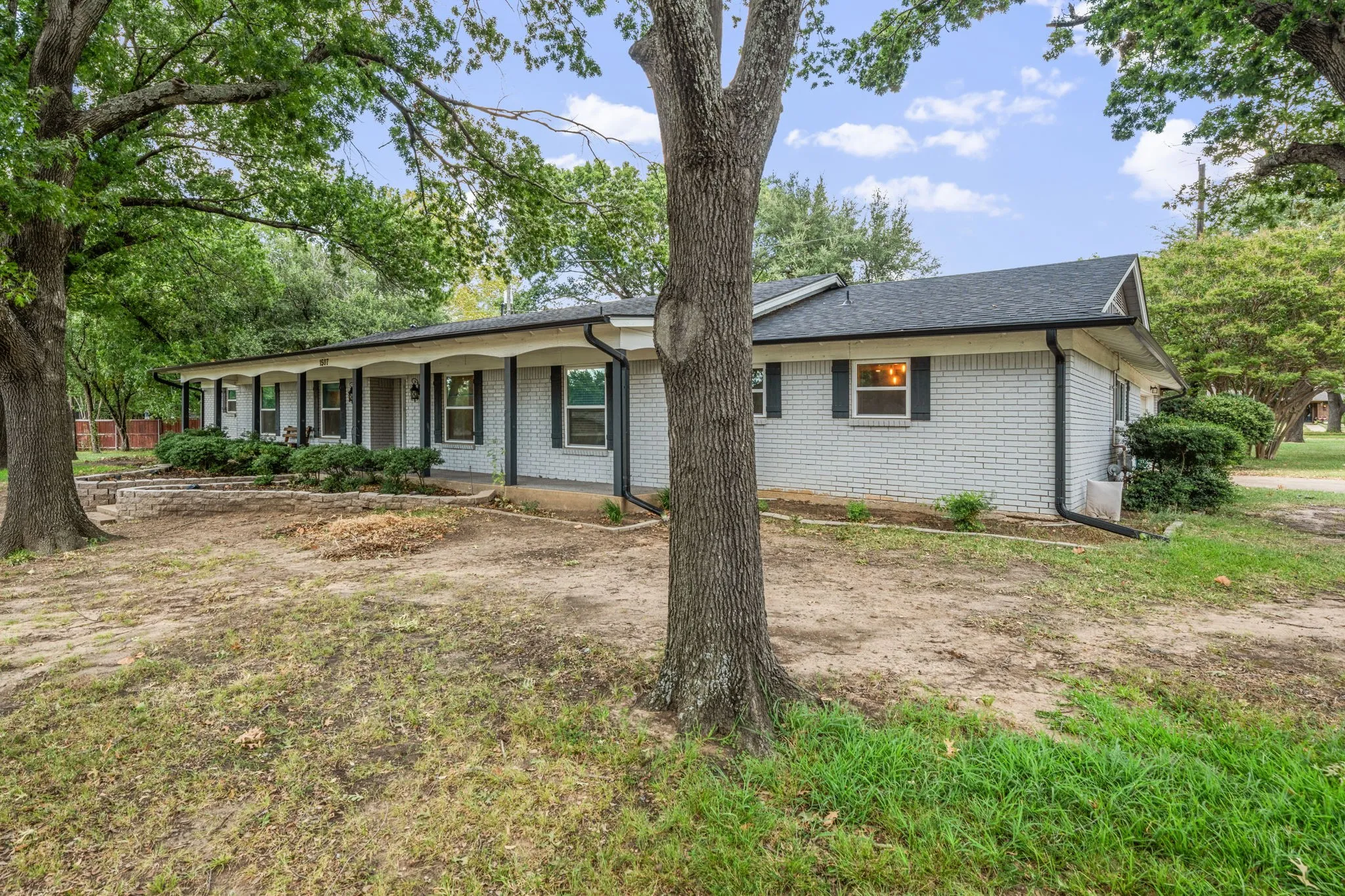 Single Family Residence For Sale in Grayson County , 1507 Greenbrier Drive, Sherman, Texas 75092, 4 Bedroom, 3 Bathroom, 2 Garage spaces, 2,880 Sqft, built in 1968, mls#21357861, Real Estate Agent in Sherman, Homes For Sale in Grayson county, Homes For Sale in Sherman, Realtor in Sherman Texas, Real Estate Brokerage Independent Realty Texas, Luminita Cordes Realtor