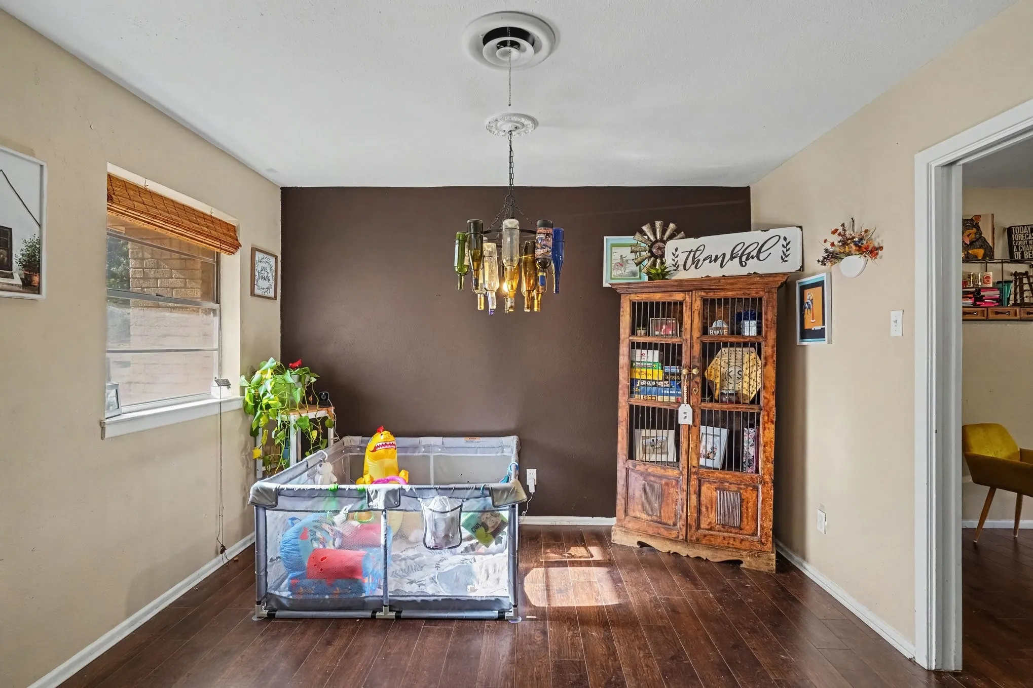 Single Family Residence For Sale in Tarrant County , 1553 Montclair Drive, Fort Worth, Texas 76103, 2 Bedroom, 2 Bathroom, 2 Garage spaces, 1,521 Sqft, built in 1960, Price $259,000, mls#21356831, Real Estate Agent in Fort Worth, Homes For Sale in Tarrant county, Homes For Sale in Fort Worth, Realtor in Fort Worth Texas, Real Estate Brokerage Independent Realty Texas, Luminita Cordes Realtor
