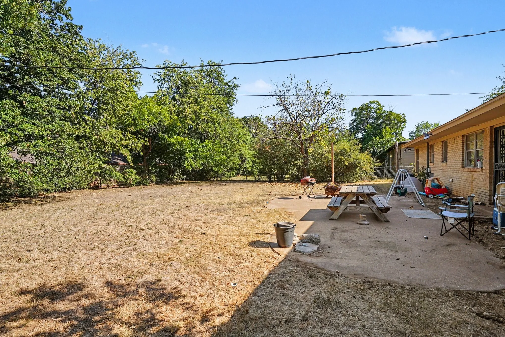 Single Family Residence For Sale in Tarrant County , 1553 Montclair Drive, Fort Worth, Texas 76103, 2 Bedroom, 2 Bathroom, 2 Garage spaces, 1,521 Sqft, built in 1960, Price $259,000, mls#21356831, Real Estate Agent in Fort Worth, Homes For Sale in Tarrant county, Homes For Sale in Fort Worth, Realtor in Fort Worth Texas, Real Estate Brokerage Independent Realty Texas, Luminita Cordes Realtor