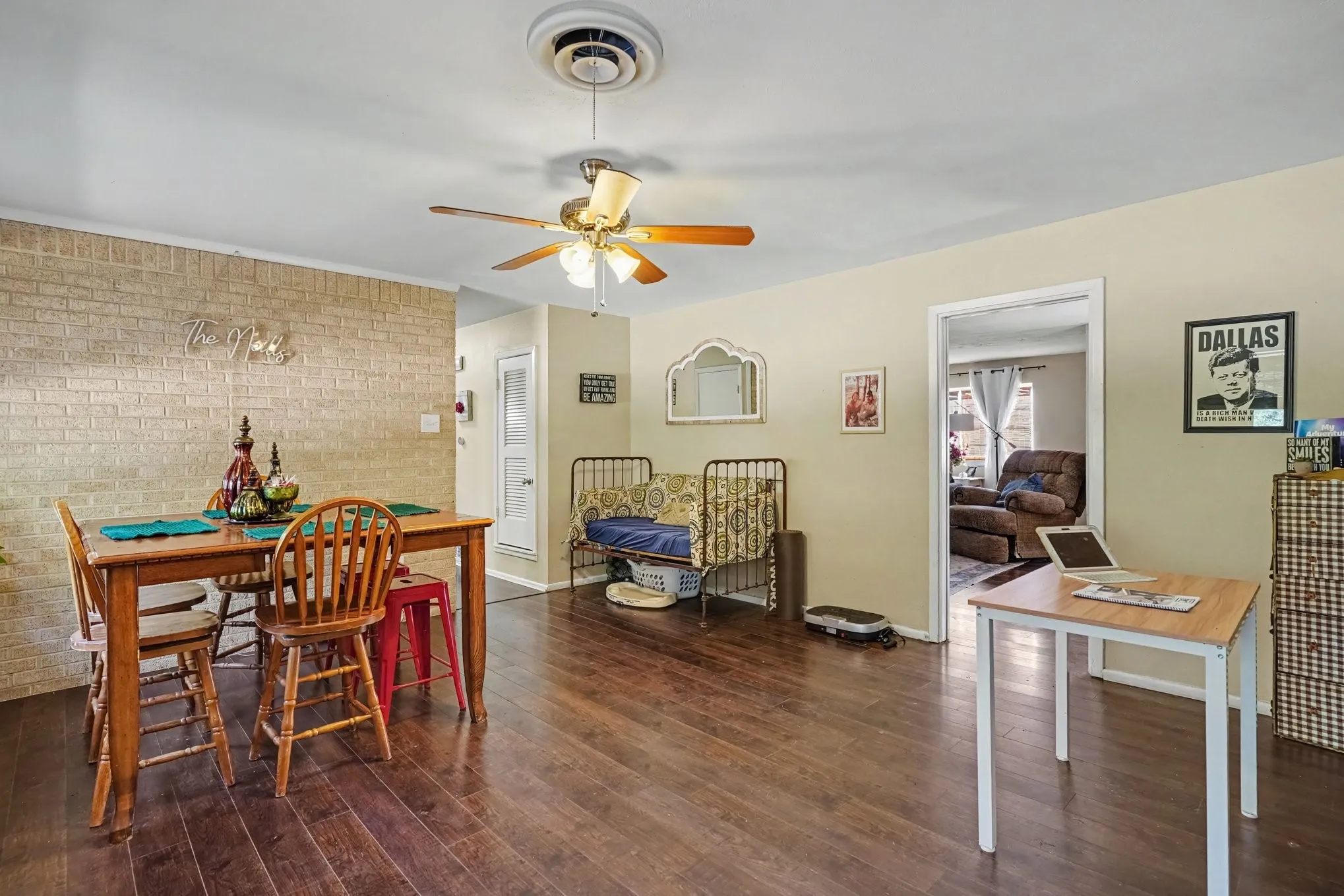 Single Family Residence For Sale in Tarrant County , 1553 Montclair Drive, Fort Worth, Texas 76103, 2 Bedroom, 2 Bathroom, 2 Garage spaces, 1,521 Sqft, built in 1960, Price $259,000, mls#21356831, Real Estate Agent in Fort Worth, Homes For Sale in Tarrant county, Homes For Sale in Fort Worth, Realtor in Fort Worth Texas, Real Estate Brokerage Independent Realty Texas, Luminita Cordes Realtor