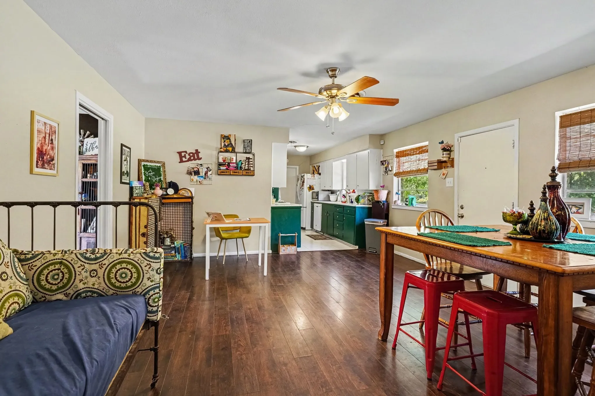 Single Family Residence For Sale in Tarrant County , 1553 Montclair Drive, Fort Worth, Texas 76103, 2 Bedroom, 2 Bathroom, 2 Garage spaces, 1,521 Sqft, built in 1960, Price $259,000, mls#21356831, Real Estate Agent in Fort Worth, Homes For Sale in Tarrant county, Homes For Sale in Fort Worth, Realtor in Fort Worth Texas, Real Estate Brokerage Independent Realty Texas, Luminita Cordes Realtor
