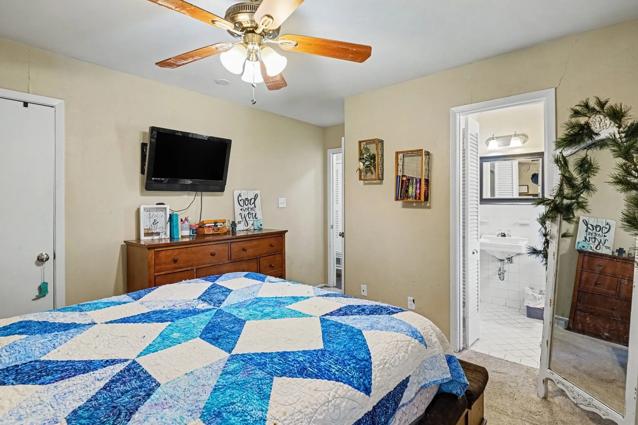 Single Family Residence For Sale in Tarrant County , 1553 Montclair Drive, Fort Worth, Texas 76103, 2 Bedroom, 2 Bathroom, 2 Garage spaces, 1,521 Sqft, built in 1960, Price $259,000, mls#21356831, Real Estate Agent in Fort Worth, Homes For Sale in Tarrant county, Homes For Sale in Fort Worth, Realtor in Fort Worth Texas, Real Estate Brokerage Independent Realty Texas, Luminita Cordes Realtor