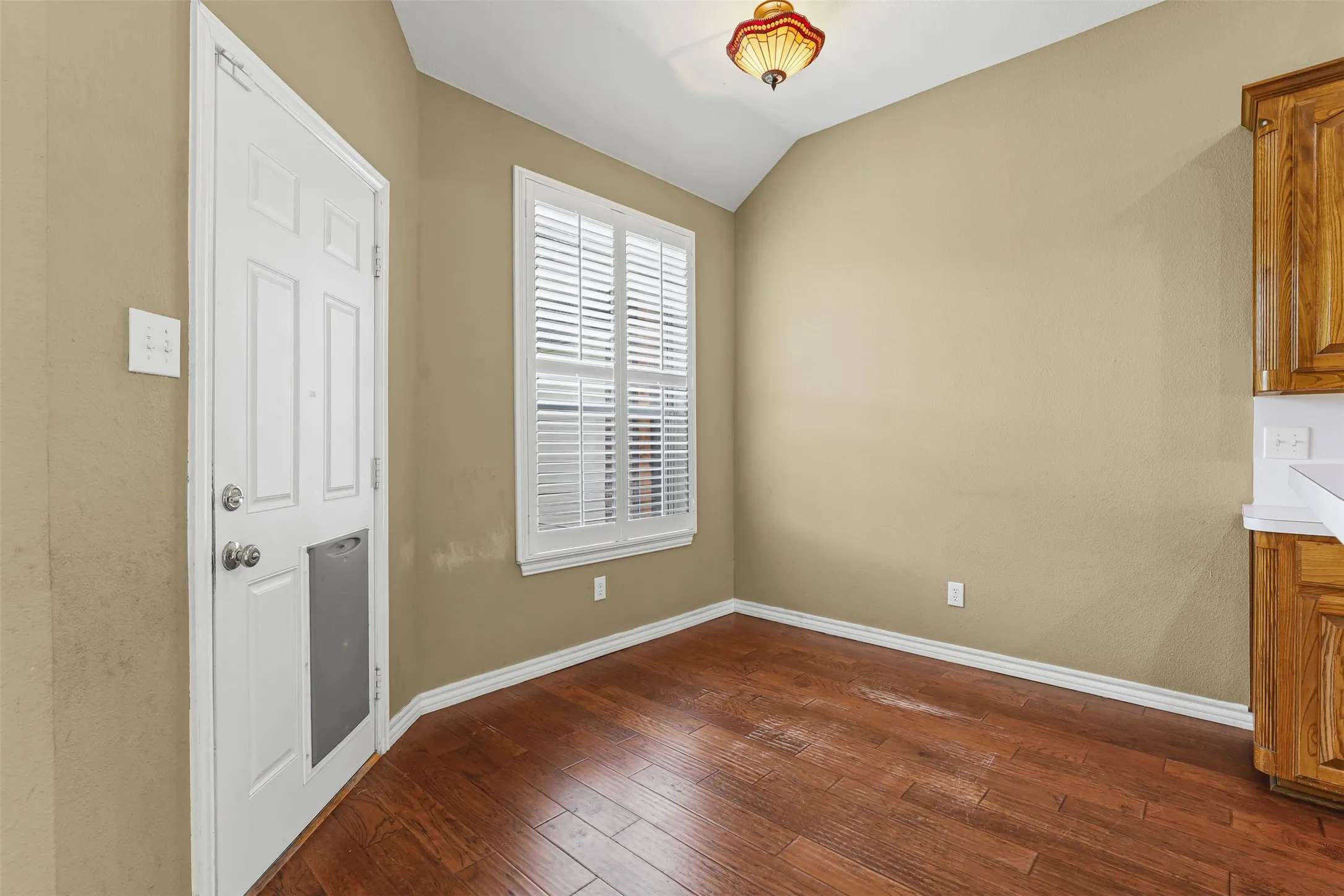 Single Family Residence For Rent in Johnson County , 1612 Twin Oaks Drive, Cleburne, Texas 76033, 3 Bedroom, 2 Bathroom, 3 Garage spaces, 1,962 Sqft, built in 1999, mls#21362787, Real Estate Agent in Cleburne, Homes For Rent in Johnson county, Homes For Rent in Cleburne, Realtor in Cleburne Texas, Real Estate Brokerage Independent Realty Texas, Luminita Cordes Realtor