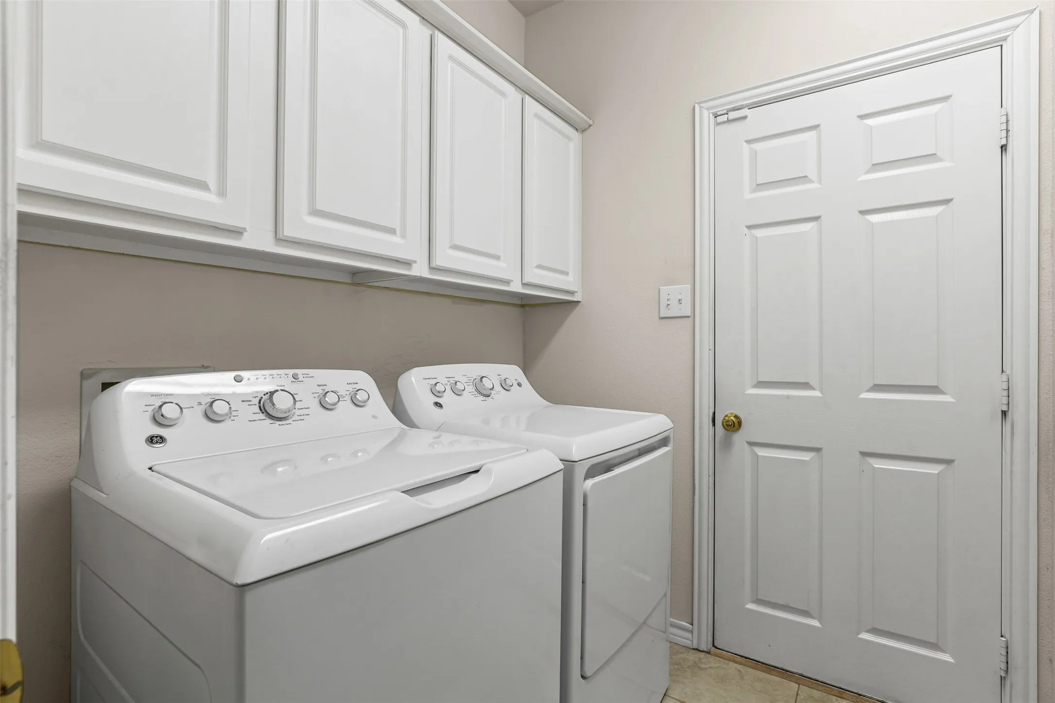 Single Family Residence For Rent in Johnson County , 1612 Twin Oaks Drive, Cleburne, Texas 76033, 3 Bedroom, 2 Bathroom, 3 Garage spaces, 1,962 Sqft, built in 1999, mls#21362787, Real Estate Agent in Cleburne, Homes For Rent in Johnson county, Homes For Rent in Cleburne, Realtor in Cleburne Texas, Real Estate Brokerage Independent Realty Texas, Luminita Cordes Realtor