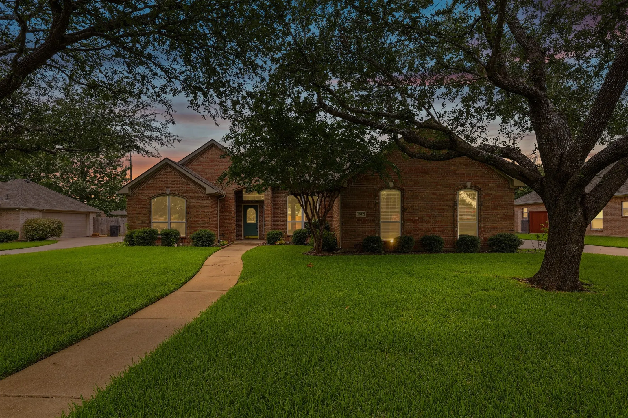 Single Family Residence For Rent in Johnson County , 1612 Twin Oaks Drive, Cleburne, Texas 76033, 3 Bedroom, 2 Bathroom, 3 Garage spaces, 1,962 Sqft, built in 1999, mls#21362787, Real Estate Agent in Cleburne, Homes For Rent in Johnson county, Homes For Rent in Cleburne, Realtor in Cleburne Texas, Real Estate Brokerage Independent Realty Texas, Luminita Cordes Realtor