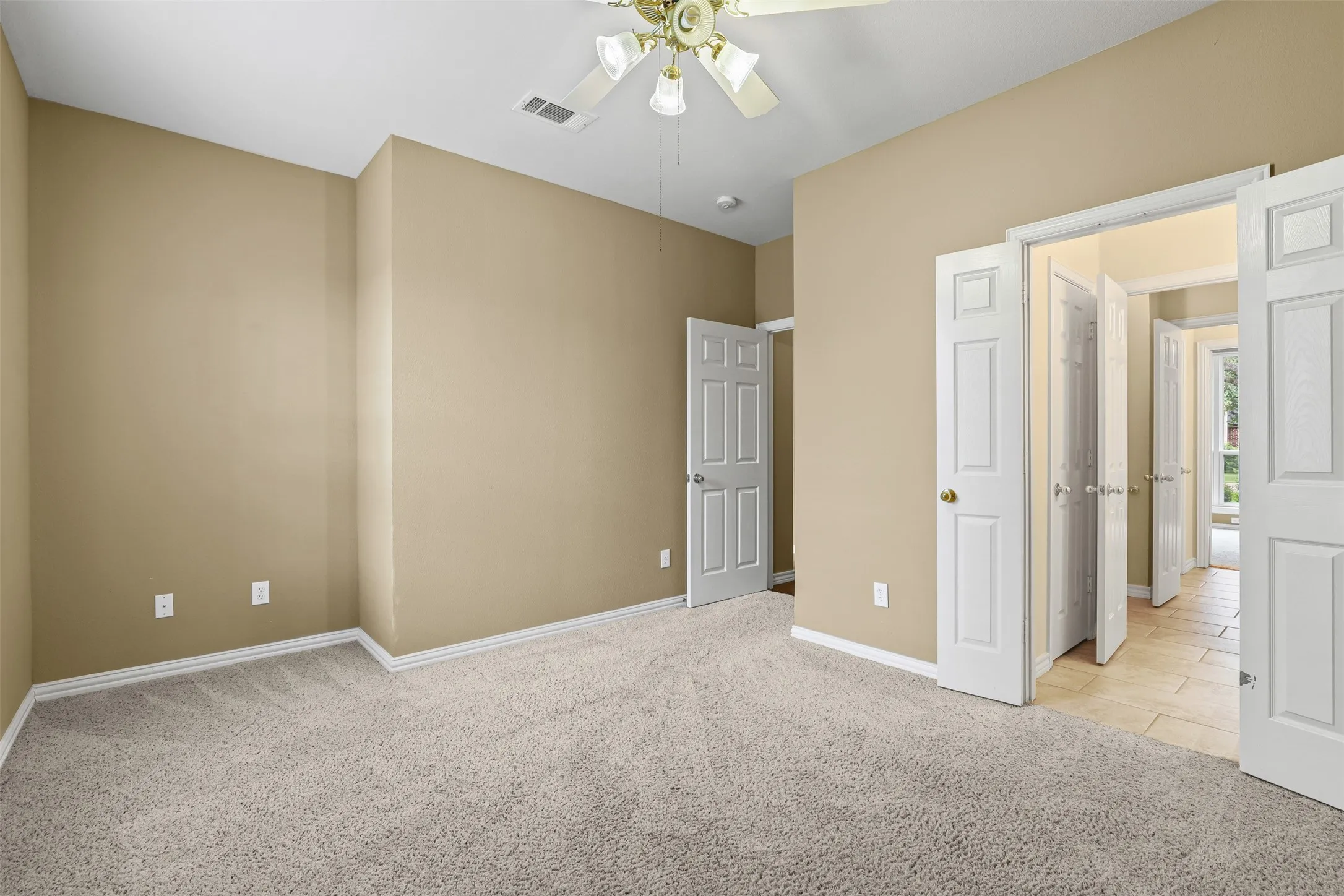 Single Family Residence For Rent in Johnson County , 1612 Twin Oaks Drive, Cleburne, Texas 76033, 3 Bedroom, 2 Bathroom, 3 Garage spaces, 1,962 Sqft, built in 1999, mls#21362787, Real Estate Agent in Cleburne, Homes For Rent in Johnson county, Homes For Rent in Cleburne, Realtor in Cleburne Texas, Real Estate Brokerage Independent Realty Texas, Luminita Cordes Realtor
