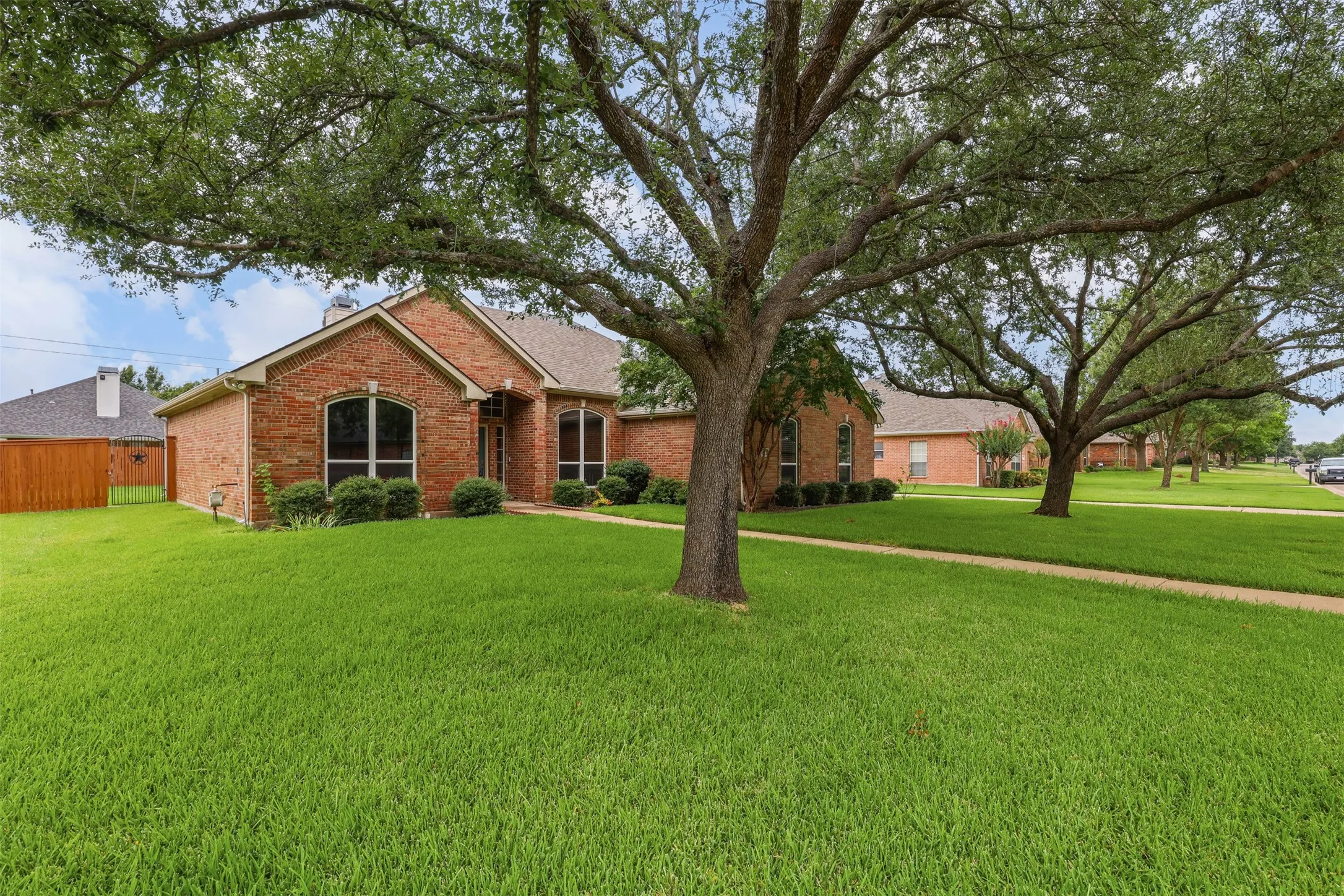 Single Family Residence For Rent in Johnson County , 1612 Twin Oaks Drive, Cleburne, Texas 76033, 3 Bedroom, 2 Bathroom, 3 Garage spaces, 1,962 Sqft, built in 1999, mls#21362787, Real Estate Agent in Cleburne, Homes For Rent in Johnson county, Homes For Rent in Cleburne, Realtor in Cleburne Texas, Real Estate Brokerage Independent Realty Texas, Luminita Cordes Realtor