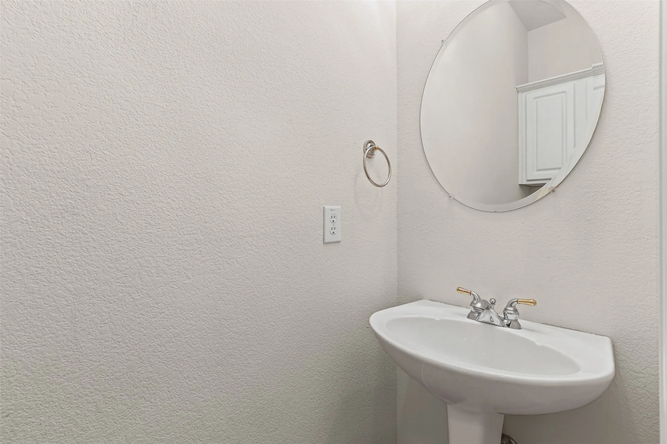 Single Family Residence For Rent in Johnson County , 1612 Twin Oaks Drive, Cleburne, Texas 76033, 3 Bedroom, 2 Bathroom, 3 Garage spaces, 1,962 Sqft, built in 1999, mls#21362787, Real Estate Agent in Cleburne, Homes For Rent in Johnson county, Homes For Rent in Cleburne, Realtor in Cleburne Texas, Real Estate Brokerage Independent Realty Texas, Luminita Cordes Realtor