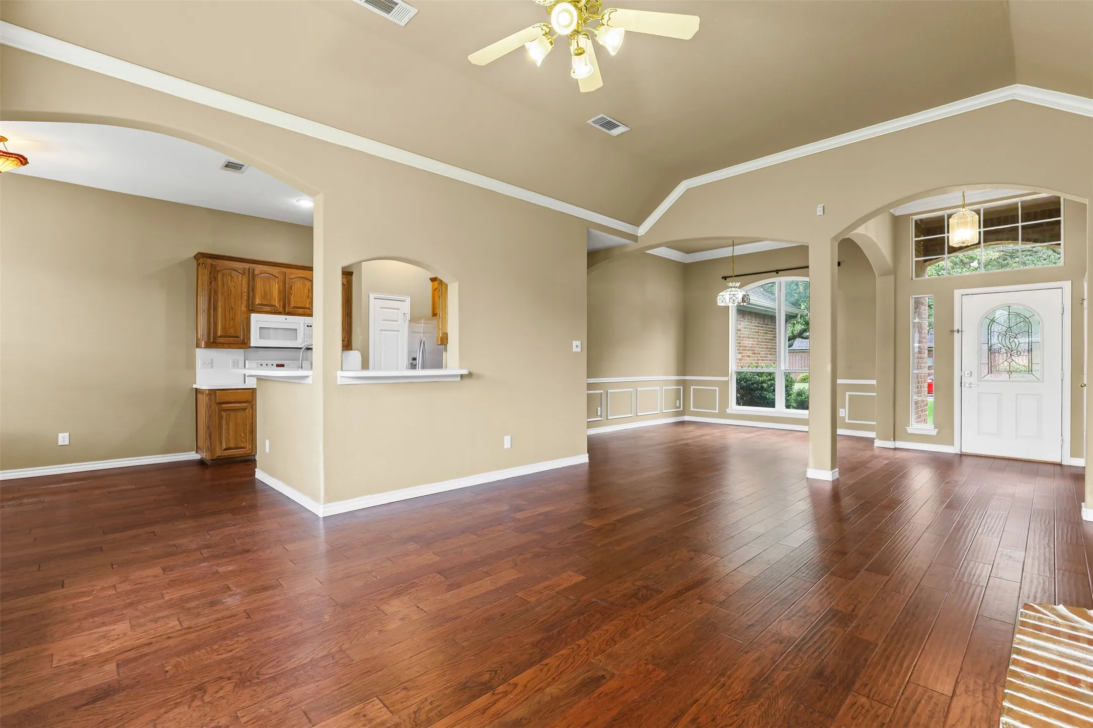Single Family Residence For Rent in Johnson County , 1612 Twin Oaks Drive, Cleburne, Texas 76033, 3 Bedroom, 2 Bathroom, 3 Garage spaces, 1,962 Sqft, built in 1999, mls#21362787, Real Estate Agent in Cleburne, Homes For Rent in Johnson county, Homes For Rent in Cleburne, Realtor in Cleburne Texas, Real Estate Brokerage Independent Realty Texas, Luminita Cordes Realtor