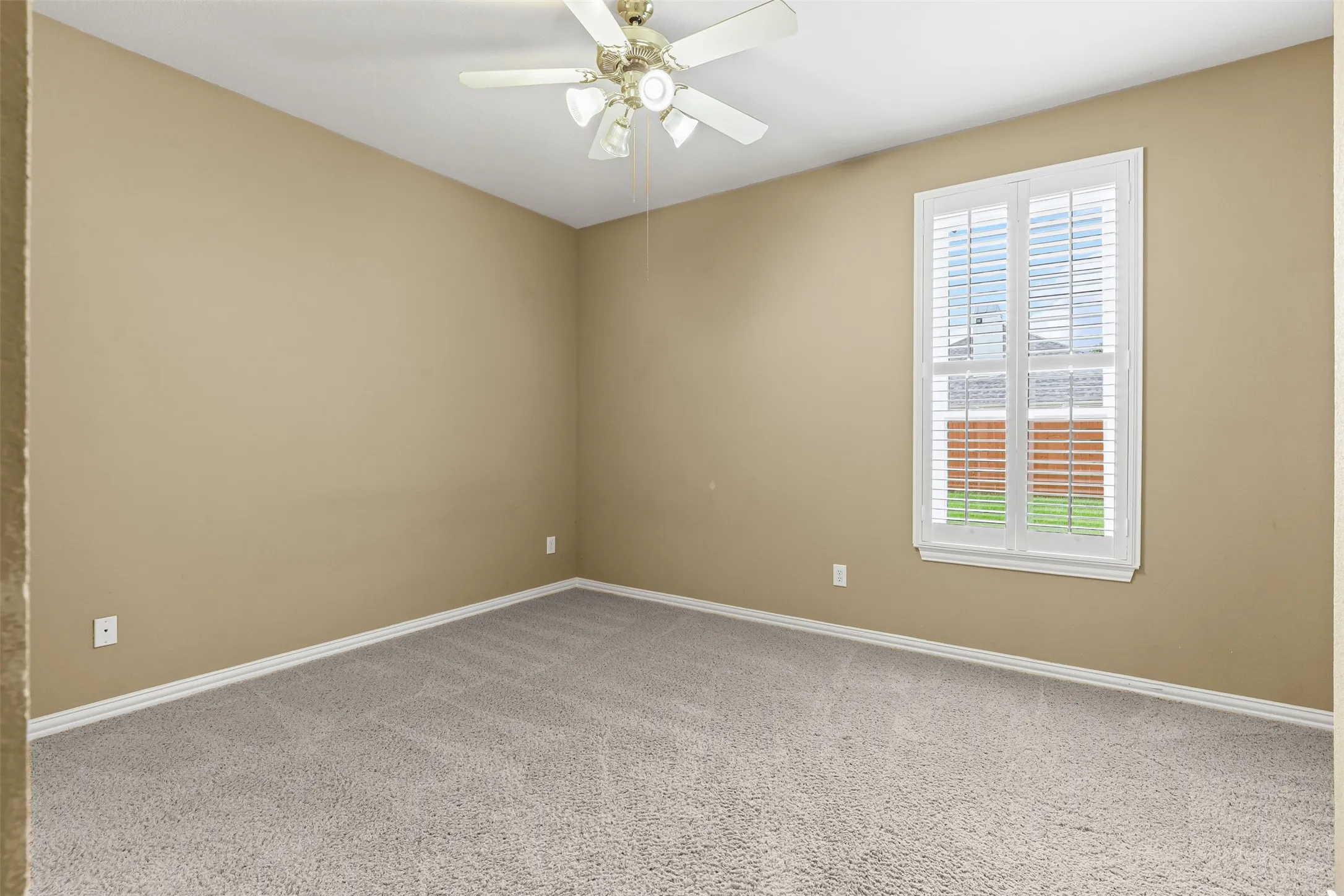Single Family Residence For Rent in Johnson County , 1612 Twin Oaks Drive, Cleburne, Texas 76033, 3 Bedroom, 2 Bathroom, 3 Garage spaces, 1,962 Sqft, built in 1999, mls#21362787, Real Estate Agent in Cleburne, Homes For Rent in Johnson county, Homes For Rent in Cleburne, Realtor in Cleburne Texas, Real Estate Brokerage Independent Realty Texas, Luminita Cordes Realtor