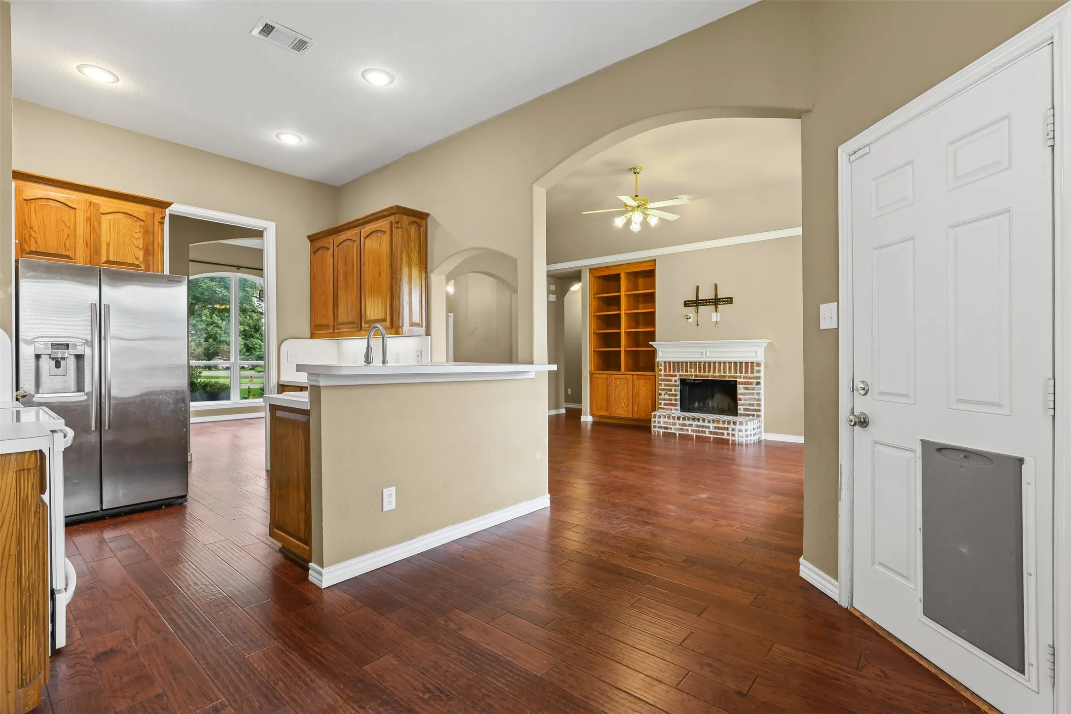 Single Family Residence For Rent in Johnson County , 1612 Twin Oaks Drive, Cleburne, Texas 76033, 3 Bedroom, 2 Bathroom, 3 Garage spaces, 1,962 Sqft, built in 1999, mls#21362787, Real Estate Agent in Cleburne, Homes For Rent in Johnson county, Homes For Rent in Cleburne, Realtor in Cleburne Texas, Real Estate Brokerage Independent Realty Texas, Luminita Cordes Realtor