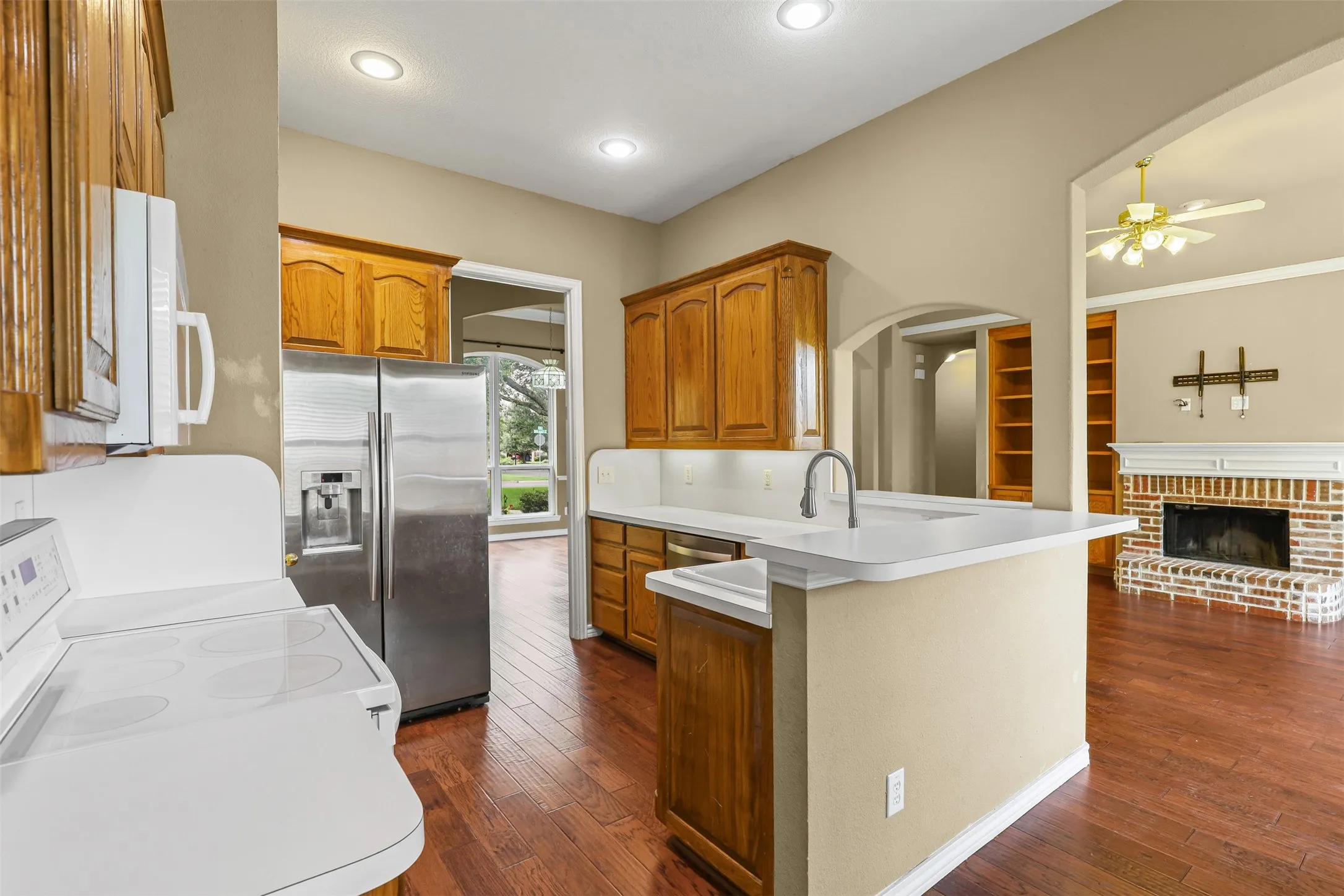 Single Family Residence For Rent in Johnson County , 1612 Twin Oaks Drive, Cleburne, Texas 76033, 3 Bedroom, 2 Bathroom, 3 Garage spaces, 1,962 Sqft, built in 1999, mls#21362787, Real Estate Agent in Cleburne, Homes For Rent in Johnson county, Homes For Rent in Cleburne, Realtor in Cleburne Texas, Real Estate Brokerage Independent Realty Texas, Luminita Cordes Realtor