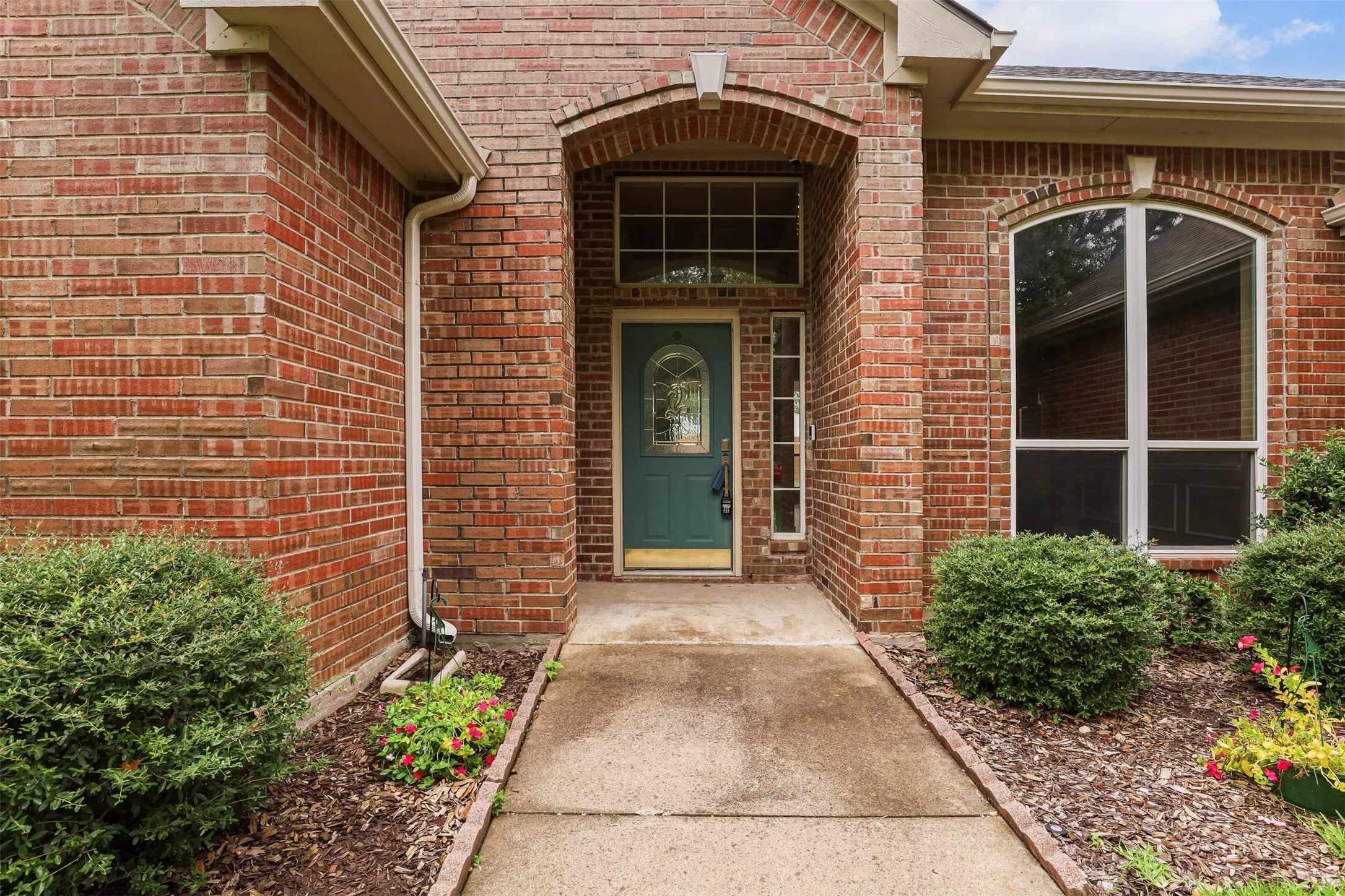 Single Family Residence For Rent in Johnson County , 1612 Twin Oaks Drive, Cleburne, Texas 76033, 3 Bedroom, 2 Bathroom, 3 Garage spaces, 1,962 Sqft, built in 1999, mls#21362787, Real Estate Agent in Cleburne, Homes For Rent in Johnson county, Homes For Rent in Cleburne, Realtor in Cleburne Texas, Real Estate Brokerage Independent Realty Texas, Luminita Cordes Realtor