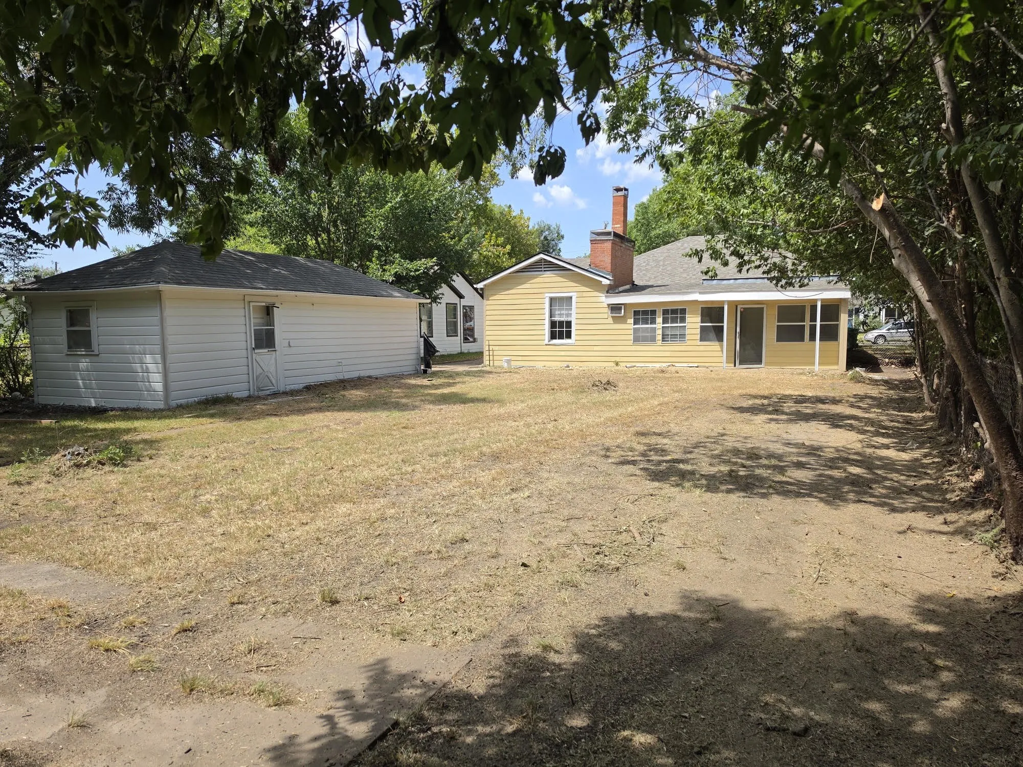 Single Family Residence For Sale in Grayson County , 1033 Lockhart, Sherman, Texas 75092, 3 Bedroom, 2 Bathroom, 1 Garage spaces, 1,273 Sqft, built in 1940, mls#21362623, Real Estate Agent in Sherman, Homes For Sale in Grayson county, Homes For Sale in Sherman, Realtor in Sherman Texas, Real Estate Brokerage Independent Realty Texas, Luminita Cordes Realtor
