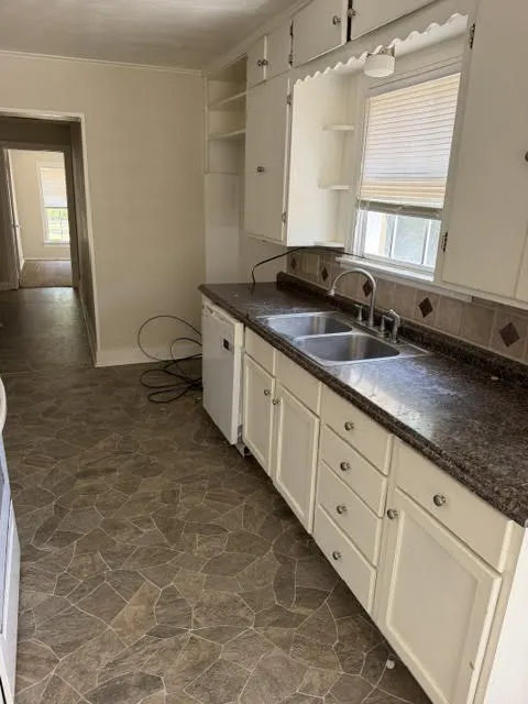Single Family Residence For Sale in Grayson County , 1033 Lockhart, Sherman, Texas 75092, 3 Bedroom, 2 Bathroom, 1 Garage spaces, 1,273 Sqft, built in 1940, mls#21362623, Real Estate Agent in Sherman, Homes For Sale in Grayson county, Homes For Sale in Sherman, Realtor in Sherman Texas, Real Estate Brokerage Independent Realty Texas, Luminita Cordes Realtor