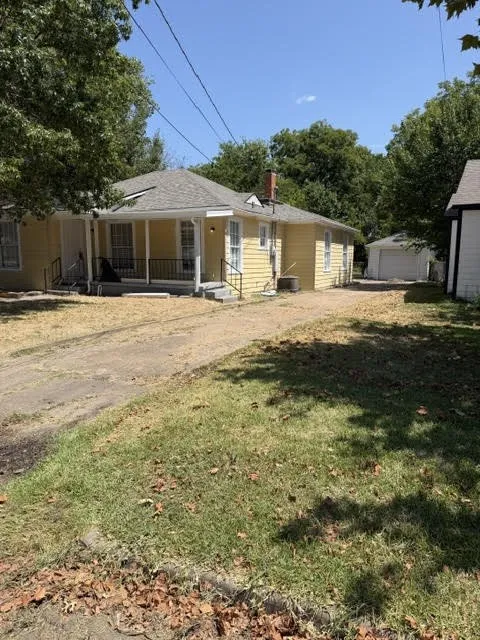 Single Family Residence For Sale in Grayson County , 1033 Lockhart, Sherman, Texas 75092, 3 Bedroom, 2 Bathroom, 1 Garage spaces, 1,273 Sqft, built in 1940, mls#21362623, Real Estate Agent in Sherman, Homes For Sale in Grayson county, Homes For Sale in Sherman, Realtor in Sherman Texas, Real Estate Brokerage Independent Realty Texas, Luminita Cordes Realtor