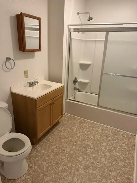 Single Family Residence For Sale in Grayson County , 1033 Lockhart, Sherman, Texas 75092, 3 Bedroom, 2 Bathroom, 1 Garage spaces, 1,273 Sqft, built in 1940, mls#21362623, Real Estate Agent in Sherman, Homes For Sale in Grayson county, Homes For Sale in Sherman, Realtor in Sherman Texas, Real Estate Brokerage Independent Realty Texas, Luminita Cordes Realtor