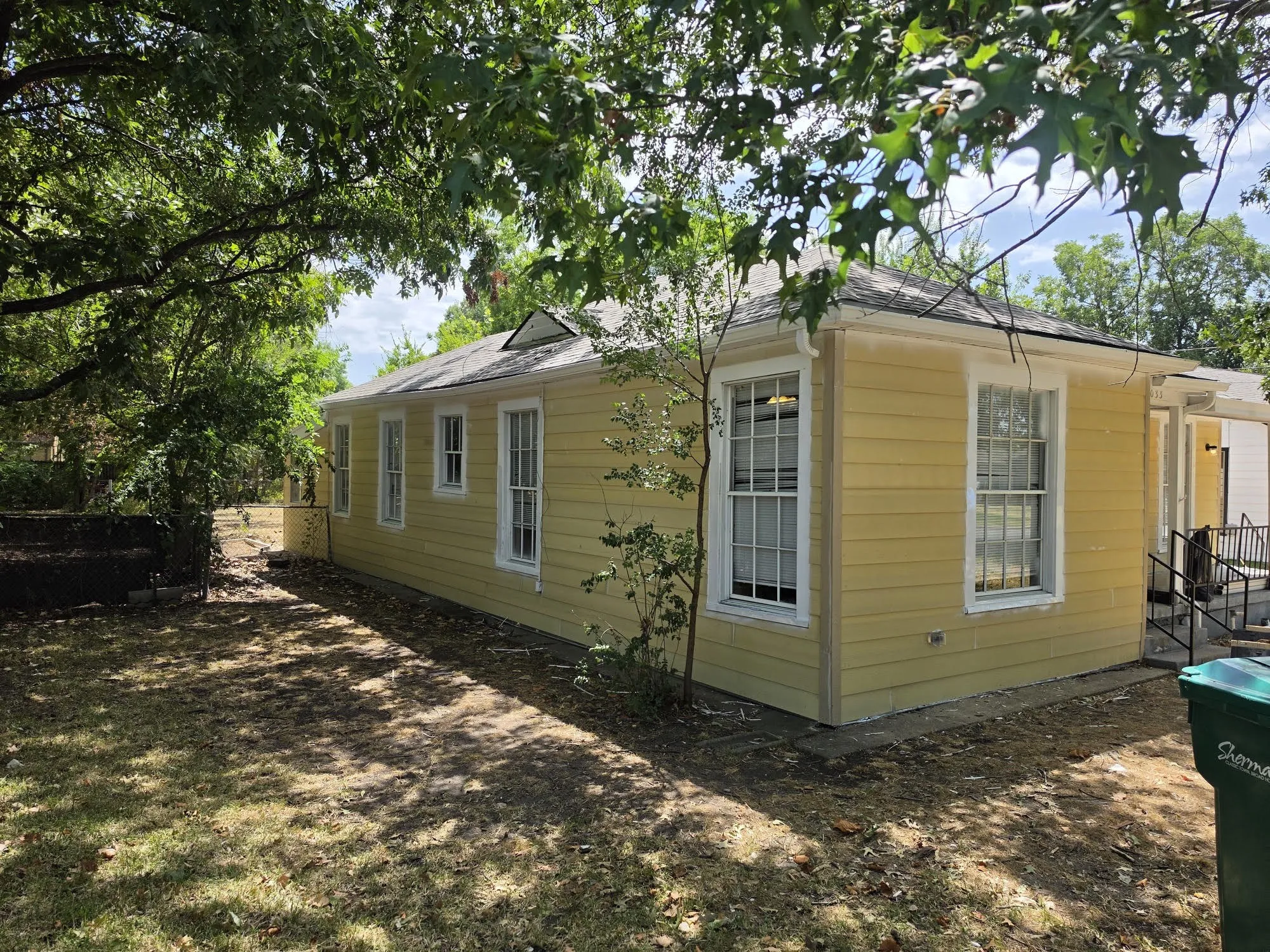 Single Family Residence For Sale in Grayson County , 1033 Lockhart, Sherman, Texas 75092, 3 Bedroom, 2 Bathroom, 1 Garage spaces, 1,273 Sqft, built in 1940, mls#21362623, Real Estate Agent in Sherman, Homes For Sale in Grayson county, Homes For Sale in Sherman, Realtor in Sherman Texas, Real Estate Brokerage Independent Realty Texas, Luminita Cordes Realtor