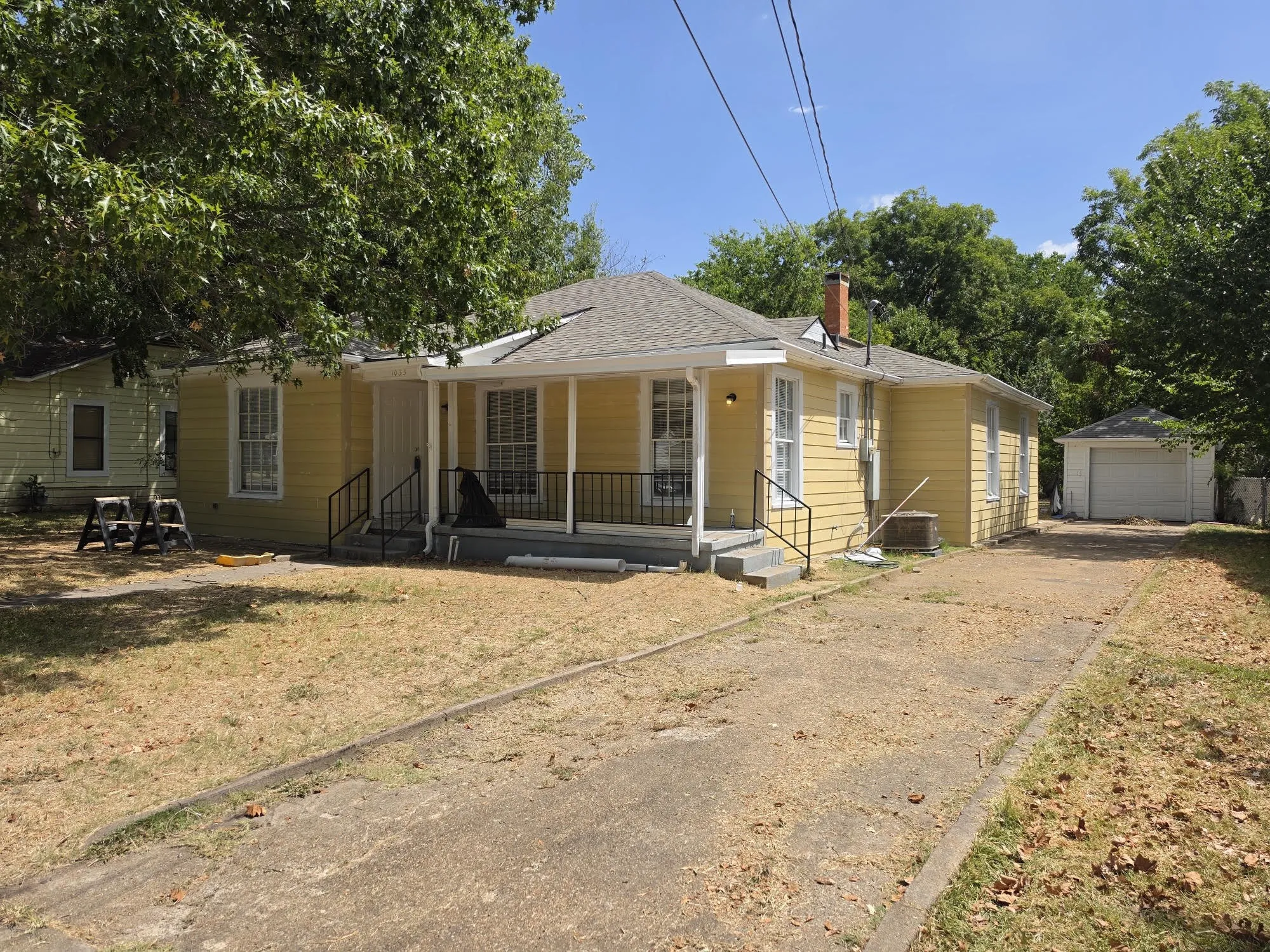 Single Family Residence For Sale in Grayson County , 1033 Lockhart, Sherman, Texas 75092, 3 Bedroom, 2 Bathroom, 1 Garage spaces, 1,273 Sqft, built in 1940, mls#21362623, Real Estate Agent in Sherman, Homes For Sale in Grayson county, Homes For Sale in Sherman, Realtor in Sherman Texas, Real Estate Brokerage Independent Realty Texas, Luminita Cordes Realtor