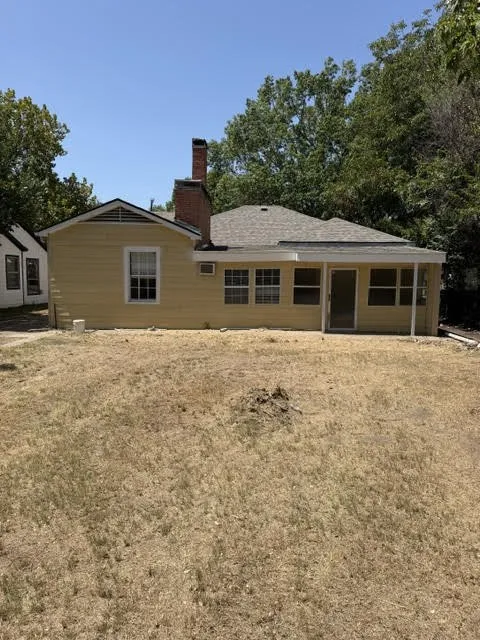 Single Family Residence For Sale in Grayson County , 1033 Lockhart, Sherman, Texas 75092, 3 Bedroom, 2 Bathroom, 1 Garage spaces, 1,273 Sqft, built in 1940, mls#21362623, Real Estate Agent in Sherman, Homes For Sale in Grayson county, Homes For Sale in Sherman, Realtor in Sherman Texas, Real Estate Brokerage Independent Realty Texas, Luminita Cordes Realtor