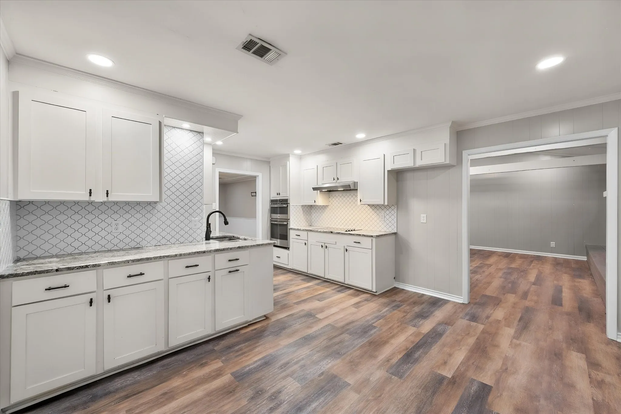 Single Family Residence For Sale in Navarro County , 401 Hutson Drive, Corsicana, Texas 75110, 3 Bedroom, 2 Bathroom, Garage spaces, 1,984 Sqft, built in 1974, mls#21360581, Real Estate Agent in Corsicana, Homes For Sale in Navarro county, Homes For Sale in Corsicana, Realtor in Corsicana Texas, Real Estate Brokerage Independent Realty Texas, Luminita Cordes Realtor