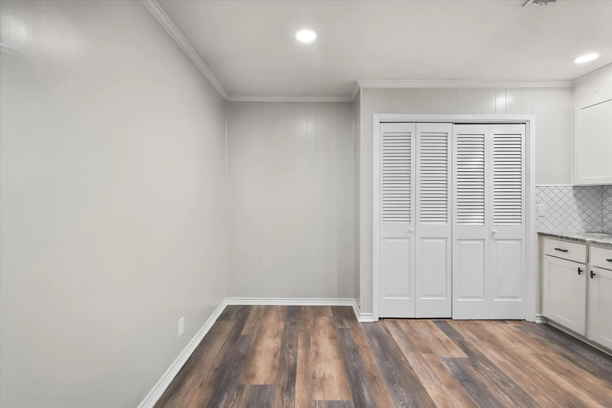 Single Family Residence For Sale in Navarro County , 401 Hutson Drive, Corsicana, Texas 75110, 3 Bedroom, 2 Bathroom, Garage spaces, 1,984 Sqft, built in 1974, mls#21360581, Real Estate Agent in Corsicana, Homes For Sale in Navarro county, Homes For Sale in Corsicana, Realtor in Corsicana Texas, Real Estate Brokerage Independent Realty Texas, Luminita Cordes Realtor