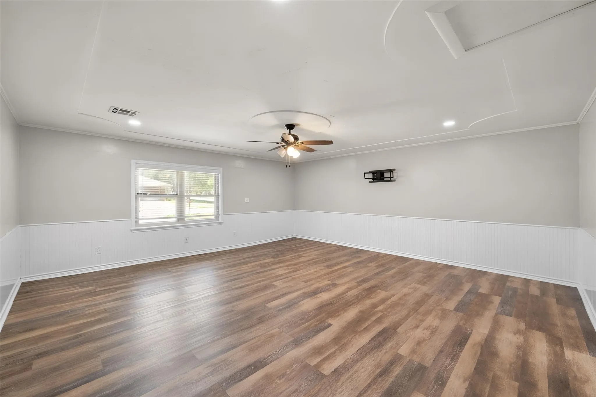 Single Family Residence For Sale in Navarro County , 401 Hutson Drive, Corsicana, Texas 75110, 3 Bedroom, 2 Bathroom, Garage spaces, 1,984 Sqft, built in 1974, mls#21360581, Real Estate Agent in Corsicana, Homes For Sale in Navarro county, Homes For Sale in Corsicana, Realtor in Corsicana Texas, Real Estate Brokerage Independent Realty Texas, Luminita Cordes Realtor