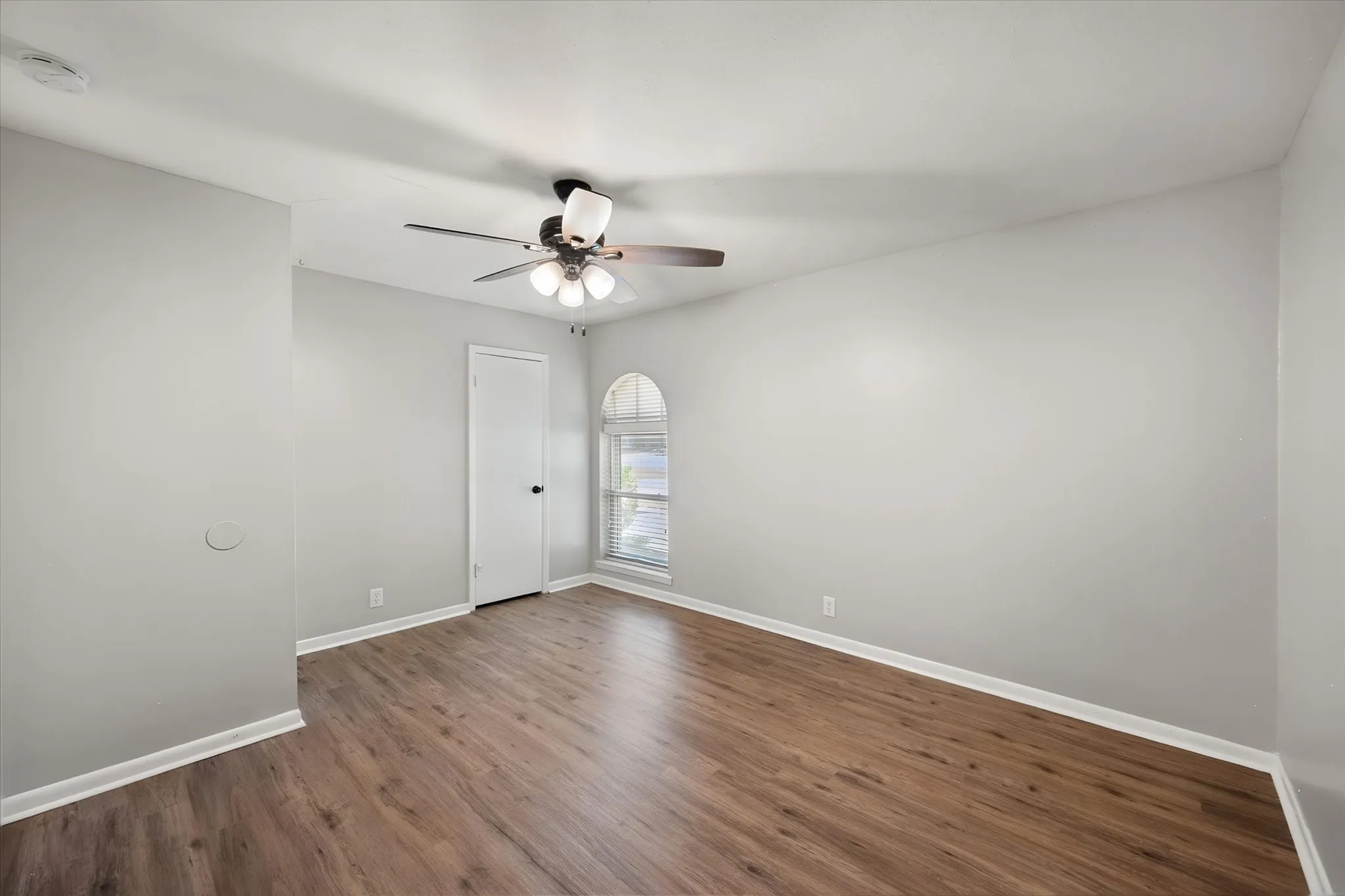 Single Family Residence For Sale in Navarro County , 401 Hutson Drive, Corsicana, Texas 75110, 3 Bedroom, 2 Bathroom, Garage spaces, 1,984 Sqft, built in 1974, mls#21360581, Real Estate Agent in Corsicana, Homes For Sale in Navarro county, Homes For Sale in Corsicana, Realtor in Corsicana Texas, Real Estate Brokerage Independent Realty Texas, Luminita Cordes Realtor