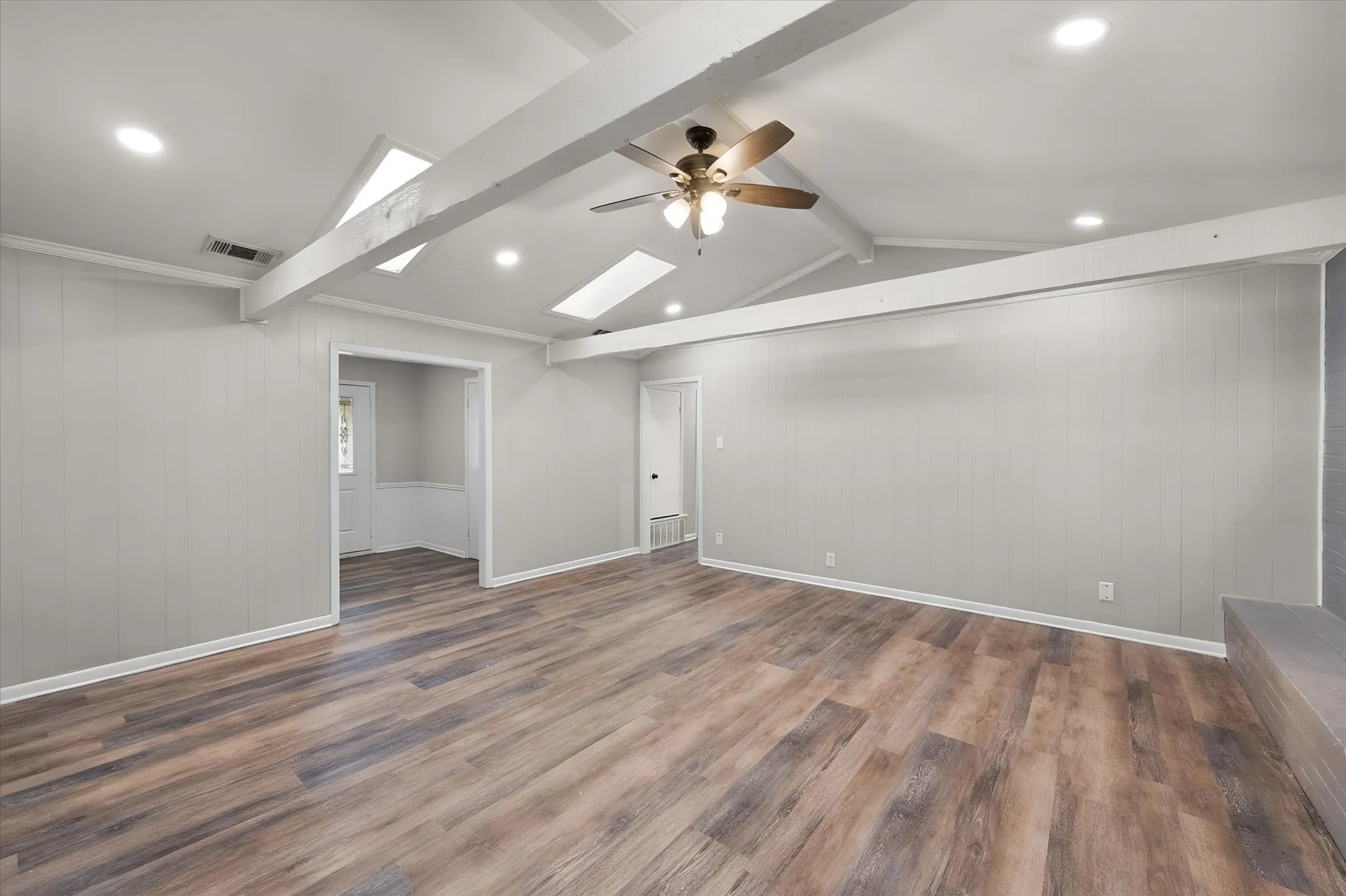 Single Family Residence For Sale in Navarro County , 401 Hutson Drive, Corsicana, Texas 75110, 3 Bedroom, 2 Bathroom, Garage spaces, 1,984 Sqft, built in 1974, mls#21360581, Real Estate Agent in Corsicana, Homes For Sale in Navarro county, Homes For Sale in Corsicana, Realtor in Corsicana Texas, Real Estate Brokerage Independent Realty Texas, Luminita Cordes Realtor