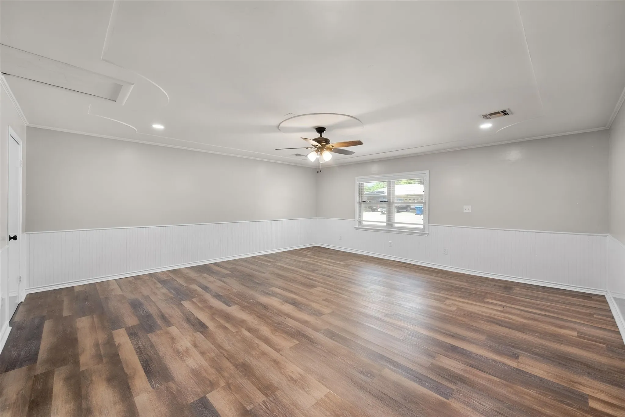 Single Family Residence For Sale in Navarro County , 401 Hutson Drive, Corsicana, Texas 75110, 3 Bedroom, 2 Bathroom, Garage spaces, 1,984 Sqft, built in 1974, mls#21360581, Real Estate Agent in Corsicana, Homes For Sale in Navarro county, Homes For Sale in Corsicana, Realtor in Corsicana Texas, Real Estate Brokerage Independent Realty Texas, Luminita Cordes Realtor