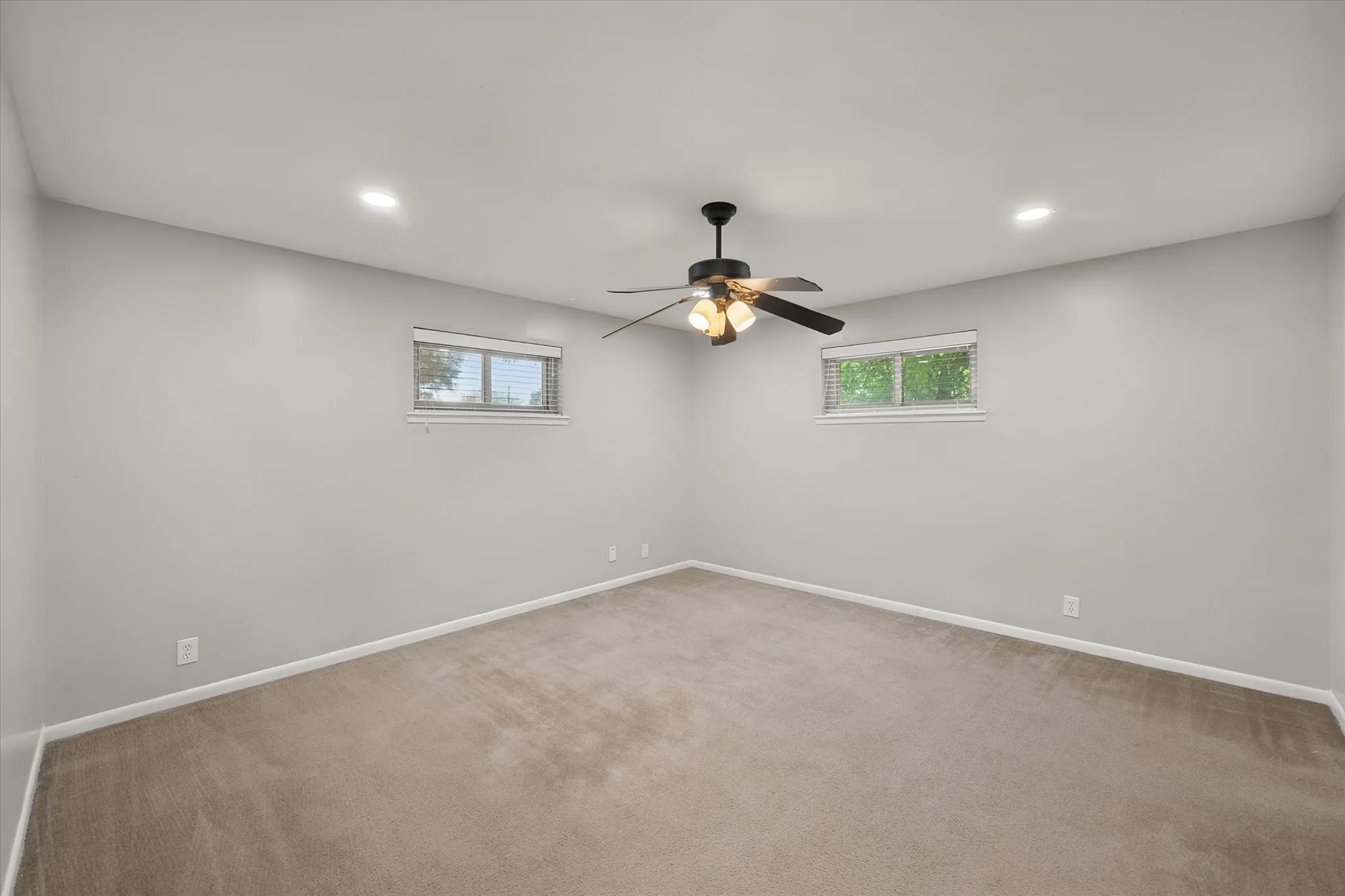 Single Family Residence For Sale in Navarro County , 401 Hutson Drive, Corsicana, Texas 75110, 3 Bedroom, 2 Bathroom, Garage spaces, 1,984 Sqft, built in 1974, mls#21360581, Real Estate Agent in Corsicana, Homes For Sale in Navarro county, Homes For Sale in Corsicana, Realtor in Corsicana Texas, Real Estate Brokerage Independent Realty Texas, Luminita Cordes Realtor