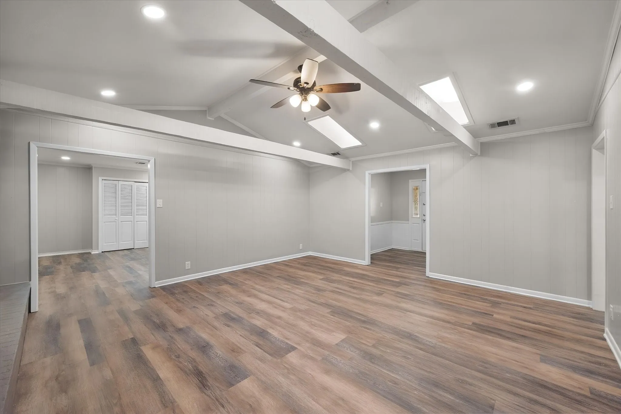 Single Family Residence For Sale in Navarro County , 401 Hutson Drive, Corsicana, Texas 75110, 3 Bedroom, 2 Bathroom, Garage spaces, 1,984 Sqft, built in 1974, mls#21360581, Real Estate Agent in Corsicana, Homes For Sale in Navarro county, Homes For Sale in Corsicana, Realtor in Corsicana Texas, Real Estate Brokerage Independent Realty Texas, Luminita Cordes Realtor