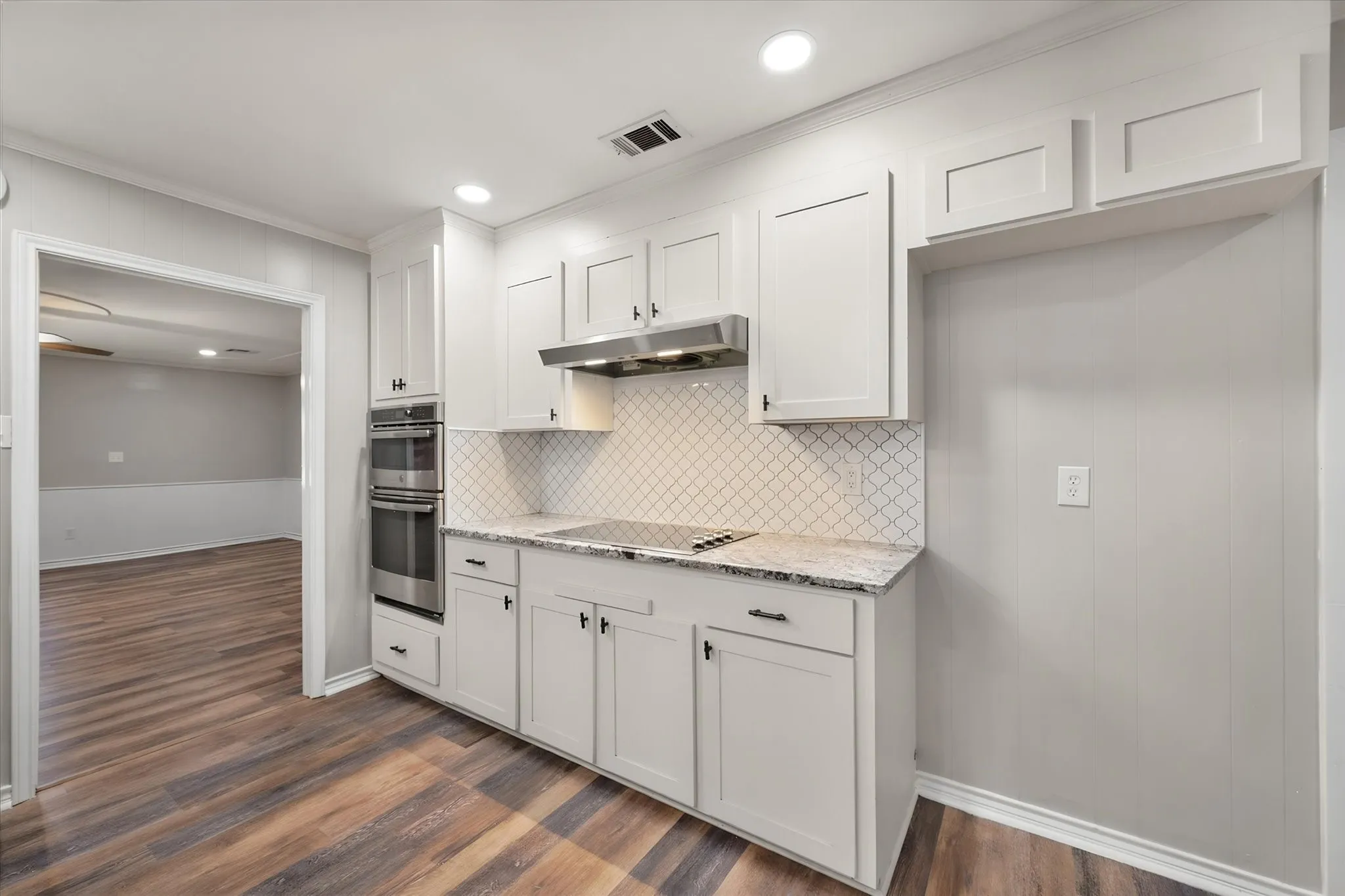Single Family Residence For Sale in Navarro County , 401 Hutson Drive, Corsicana, Texas 75110, 3 Bedroom, 2 Bathroom, Garage spaces, 1,984 Sqft, built in 1974, mls#21360581, Real Estate Agent in Corsicana, Homes For Sale in Navarro county, Homes For Sale in Corsicana, Realtor in Corsicana Texas, Real Estate Brokerage Independent Realty Texas, Luminita Cordes Realtor