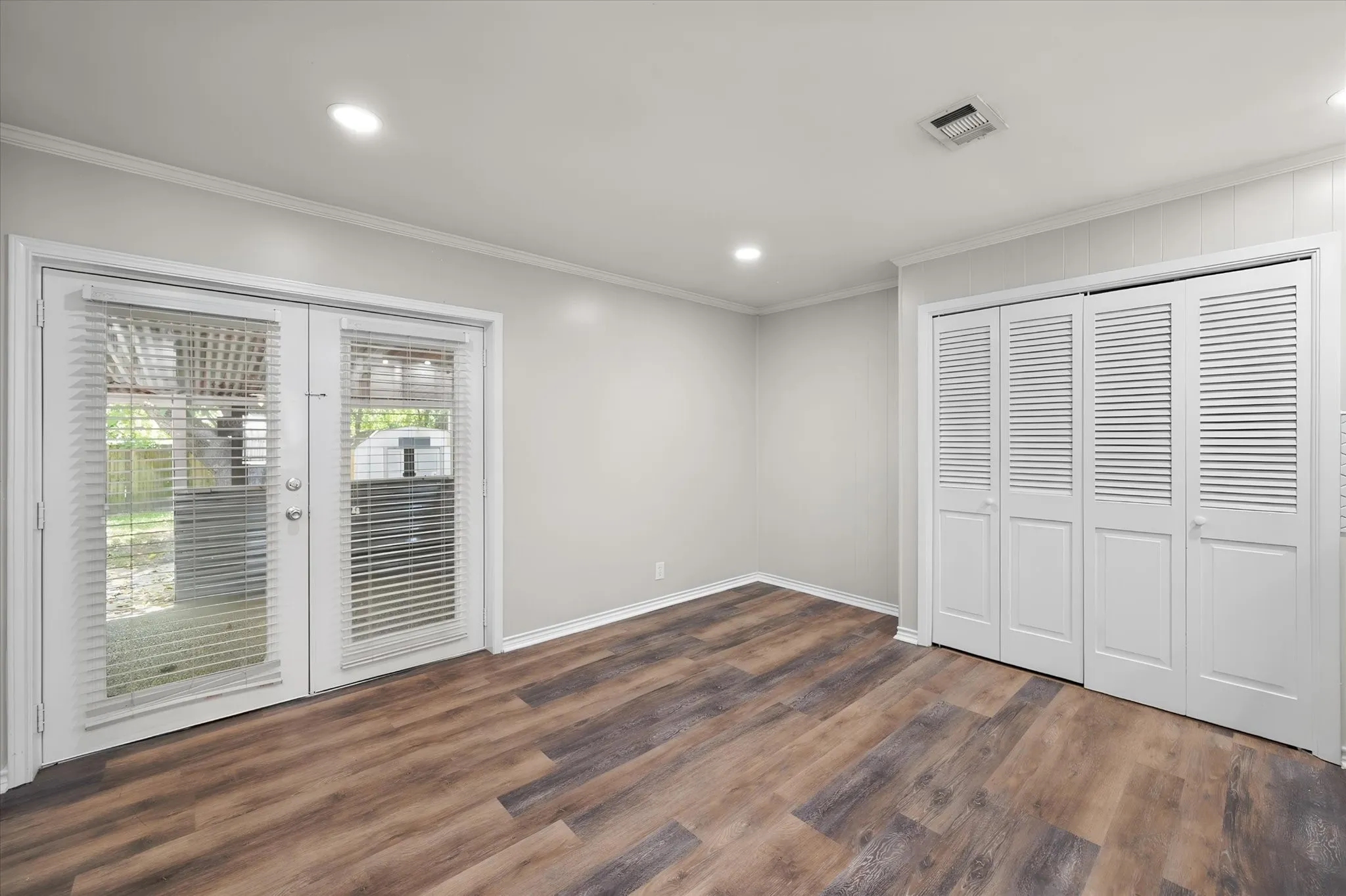 Single Family Residence For Sale in Navarro County , 401 Hutson Drive, Corsicana, Texas 75110, 3 Bedroom, 2 Bathroom, Garage spaces, 1,984 Sqft, built in 1974, mls#21360581, Real Estate Agent in Corsicana, Homes For Sale in Navarro county, Homes For Sale in Corsicana, Realtor in Corsicana Texas, Real Estate Brokerage Independent Realty Texas, Luminita Cordes Realtor