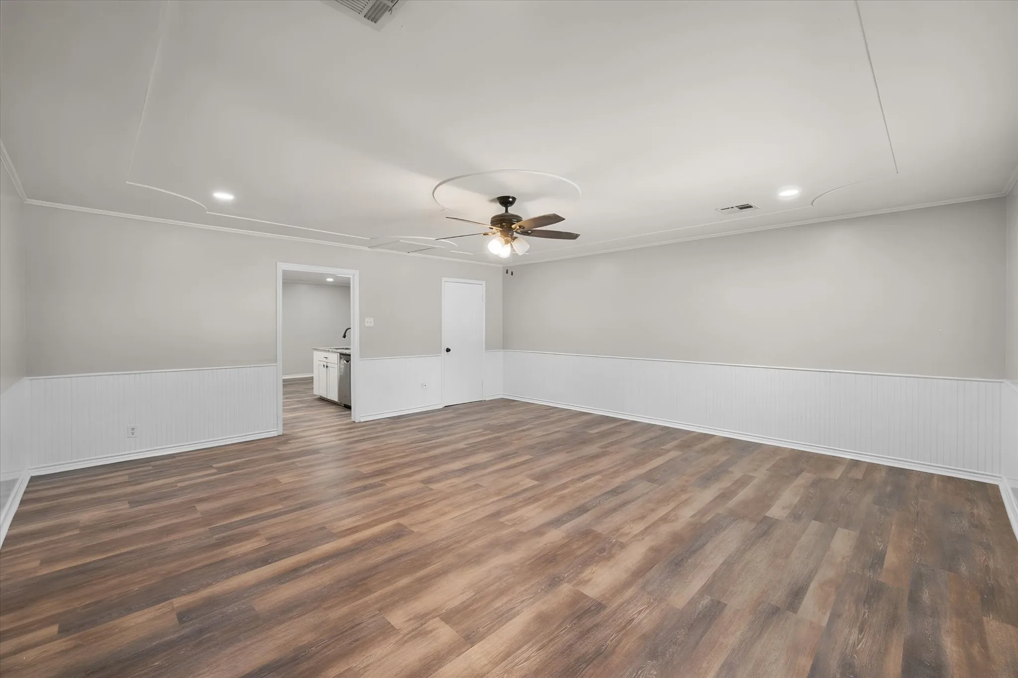 Single Family Residence For Sale in Navarro County , 401 Hutson Drive, Corsicana, Texas 75110, 3 Bedroom, 2 Bathroom, Garage spaces, 1,984 Sqft, built in 1974, mls#21360581, Real Estate Agent in Corsicana, Homes For Sale in Navarro county, Homes For Sale in Corsicana, Realtor in Corsicana Texas, Real Estate Brokerage Independent Realty Texas, Luminita Cordes Realtor