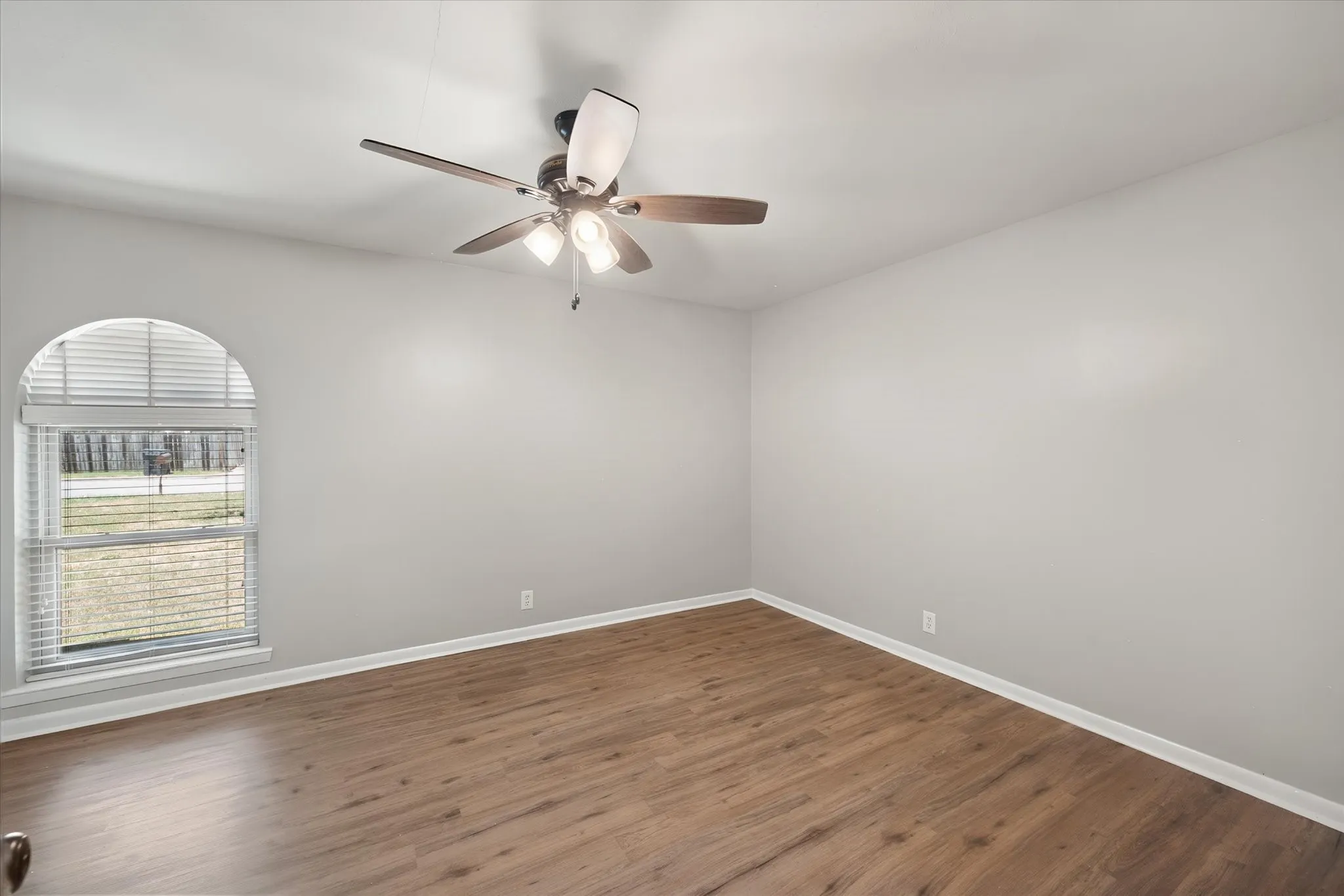 Single Family Residence For Sale in Navarro County , 401 Hutson Drive, Corsicana, Texas 75110, 3 Bedroom, 2 Bathroom, Garage spaces, 1,984 Sqft, built in 1974, mls#21360581, Real Estate Agent in Corsicana, Homes For Sale in Navarro county, Homes For Sale in Corsicana, Realtor in Corsicana Texas, Real Estate Brokerage Independent Realty Texas, Luminita Cordes Realtor