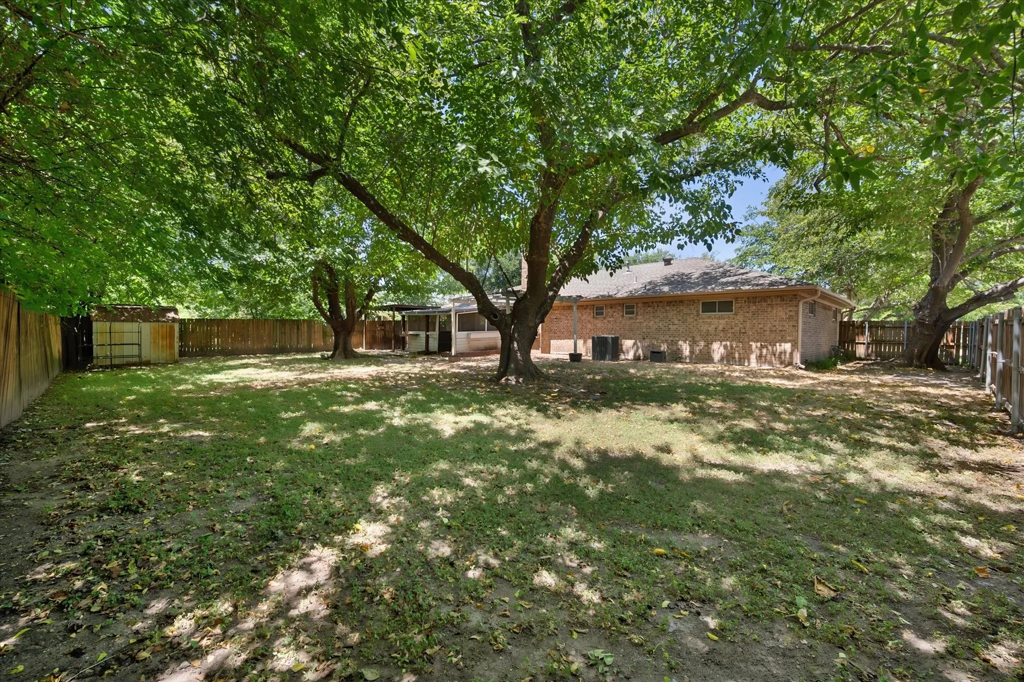 Single Family Residence For Sale in Navarro County , 401 Hutson Drive, Corsicana, Texas 75110, 3 Bedroom, 2 Bathroom, Garage spaces, 1,984 Sqft, built in 1974, mls#21360581, Real Estate Agent in Corsicana, Homes For Sale in Navarro county, Homes For Sale in Corsicana, Realtor in Corsicana Texas, Real Estate Brokerage Independent Realty Texas, Luminita Cordes Realtor