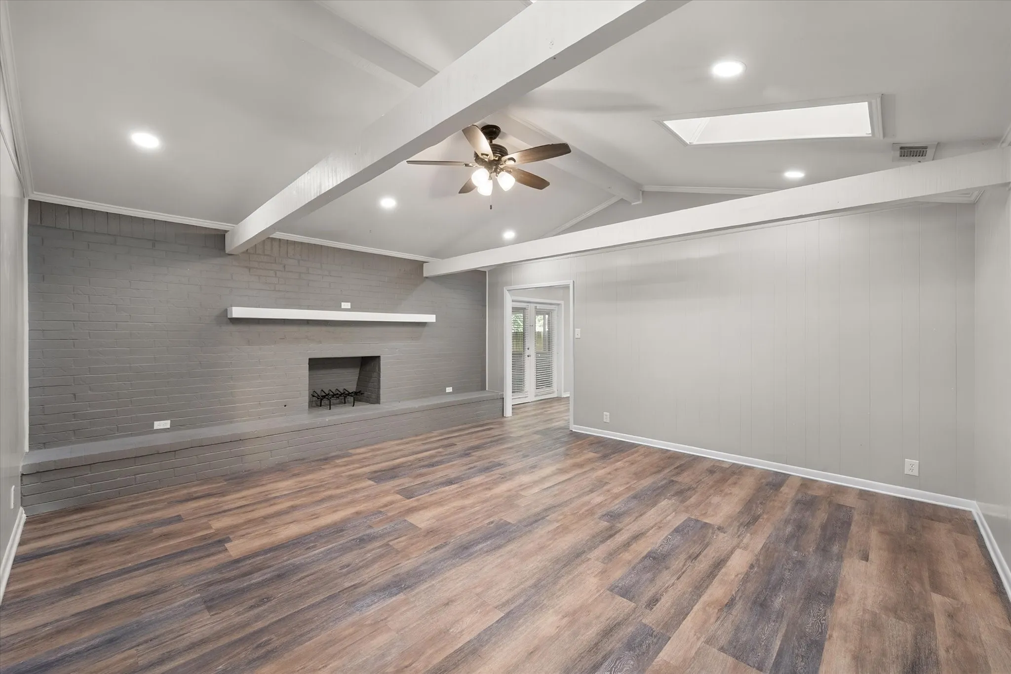 Single Family Residence For Sale in Navarro County , 401 Hutson Drive, Corsicana, Texas 75110, 3 Bedroom, 2 Bathroom, Garage spaces, 1,984 Sqft, built in 1974, mls#21360581, Real Estate Agent in Corsicana, Homes For Sale in Navarro county, Homes For Sale in Corsicana, Realtor in Corsicana Texas, Real Estate Brokerage Independent Realty Texas, Luminita Cordes Realtor