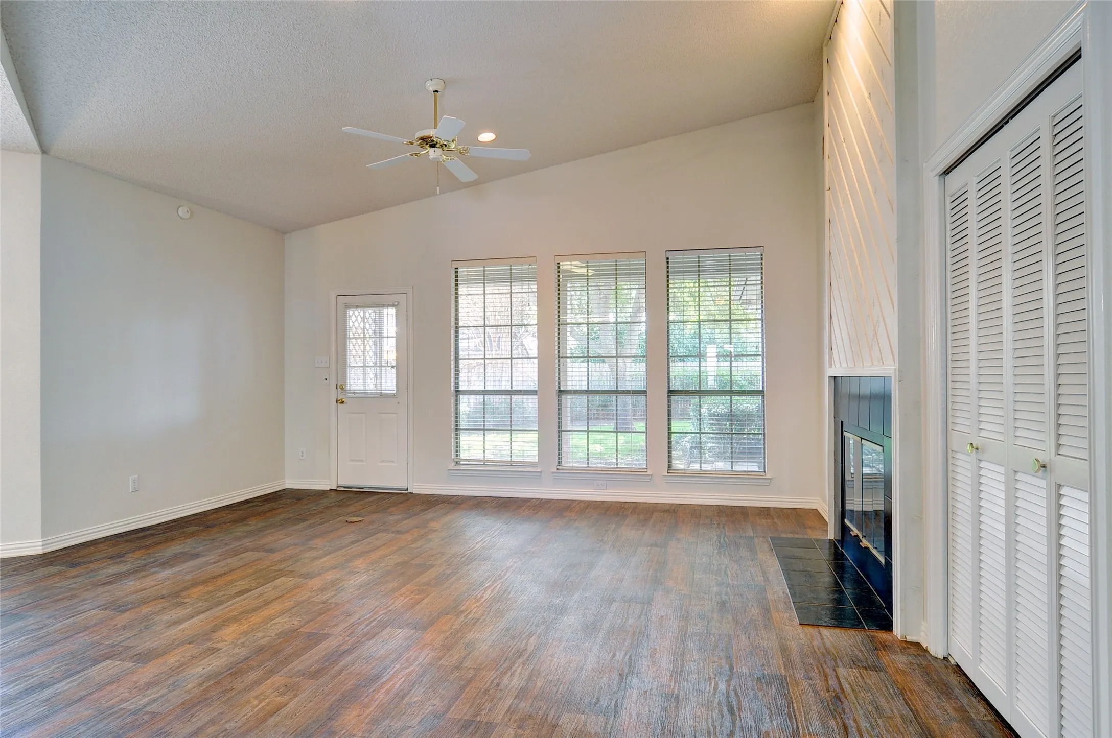 Duplex For Sale in Tarrant County , 6623 Waterwood Trail, Benbrook, Texas 76132, 4 Bedroom, 4 Bathroom, 2 Garage spaces, 0 Sqft, built in 1996, mls#21362854, Real Estate Agent in Benbrook, Homes For Sale in Tarrant county, Homes For Sale in Benbrook, Realtor in Benbrook Texas, Real Estate Brokerage Independent Realty Texas, Luminita Cordes Realtor